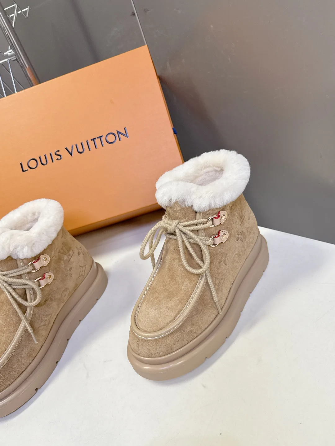 Угги Женские Louis Vuitton 18779604