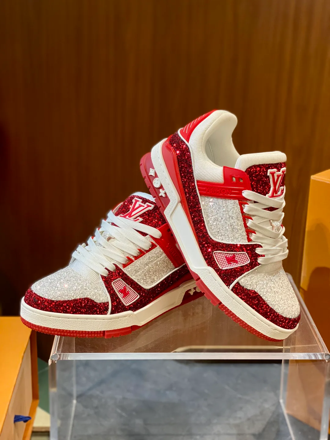 Кроссовки Женские Louis Vuitton 10383692