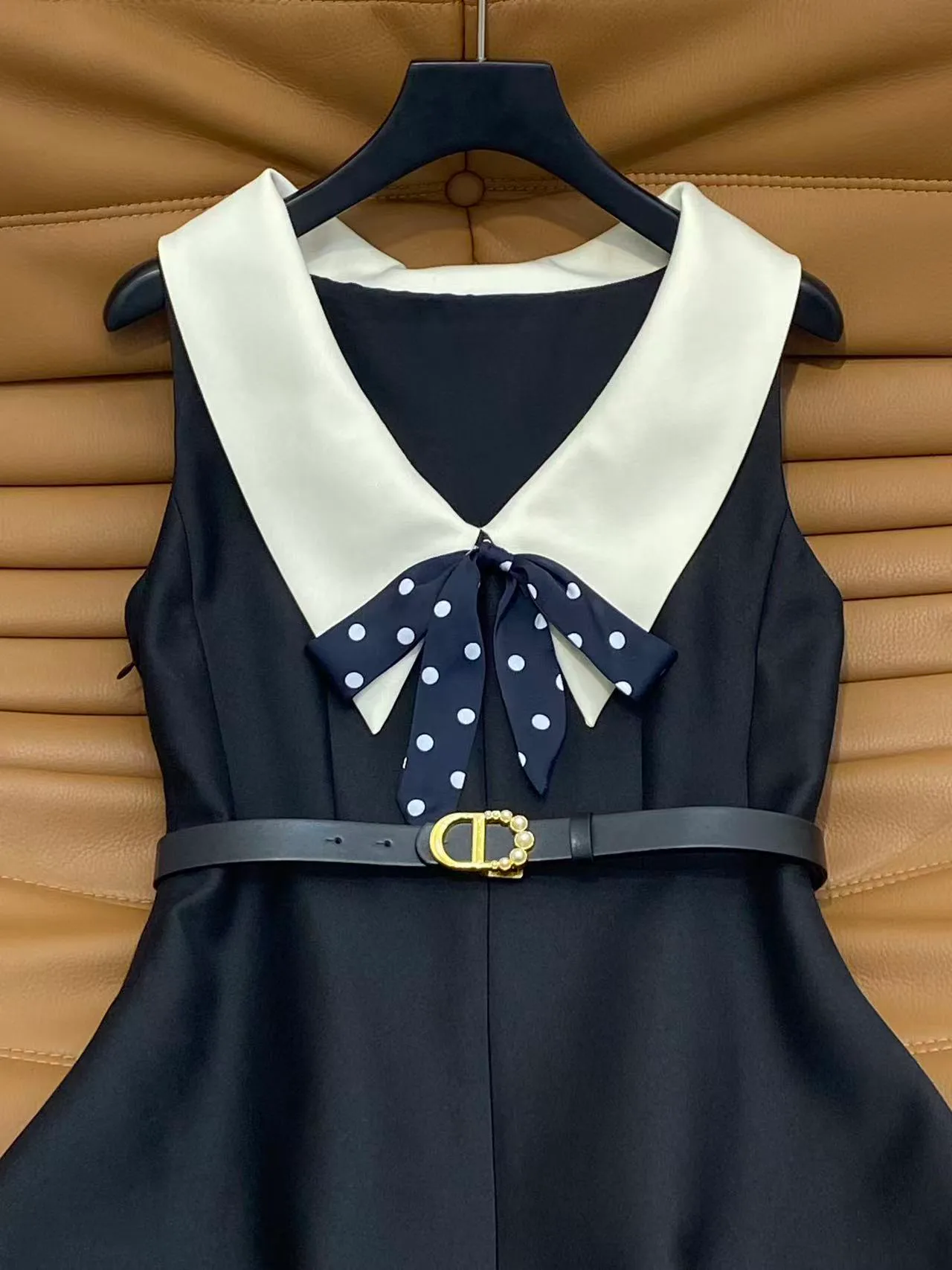 Платья Женские Christian Dior 18300001