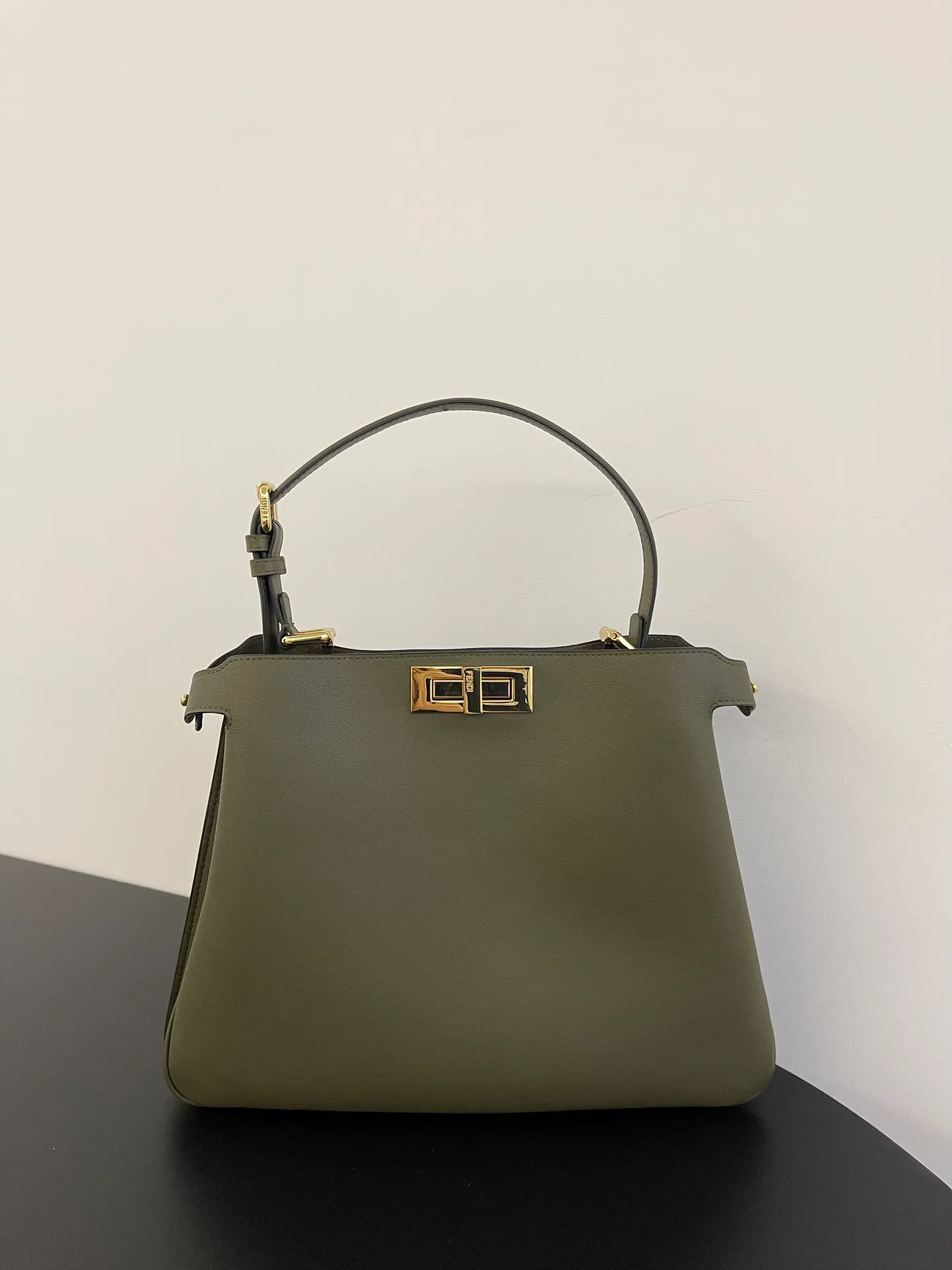 Классические Сумки Женские Fendi 13546278
