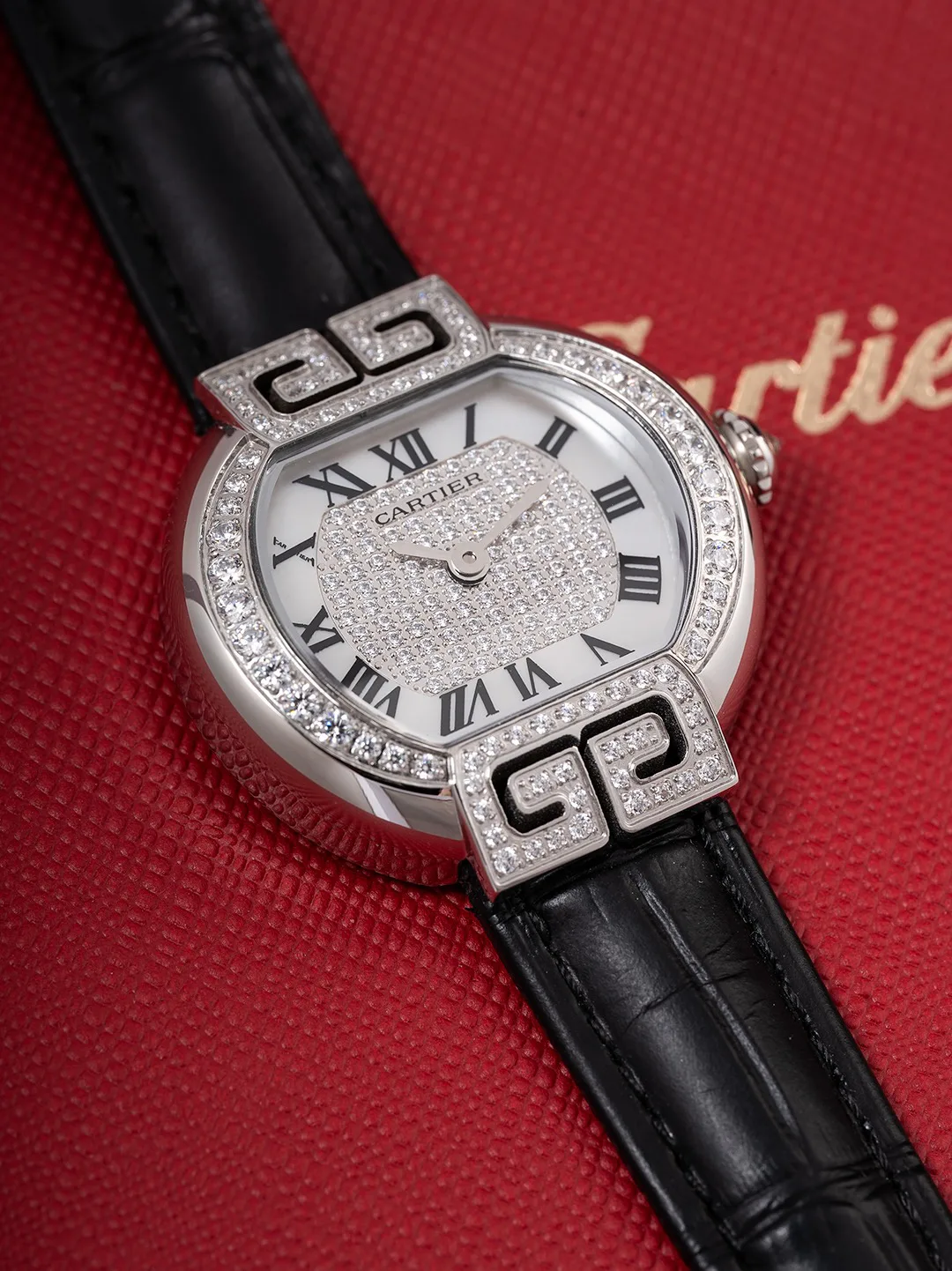 Часы Женские Cartier 18504504