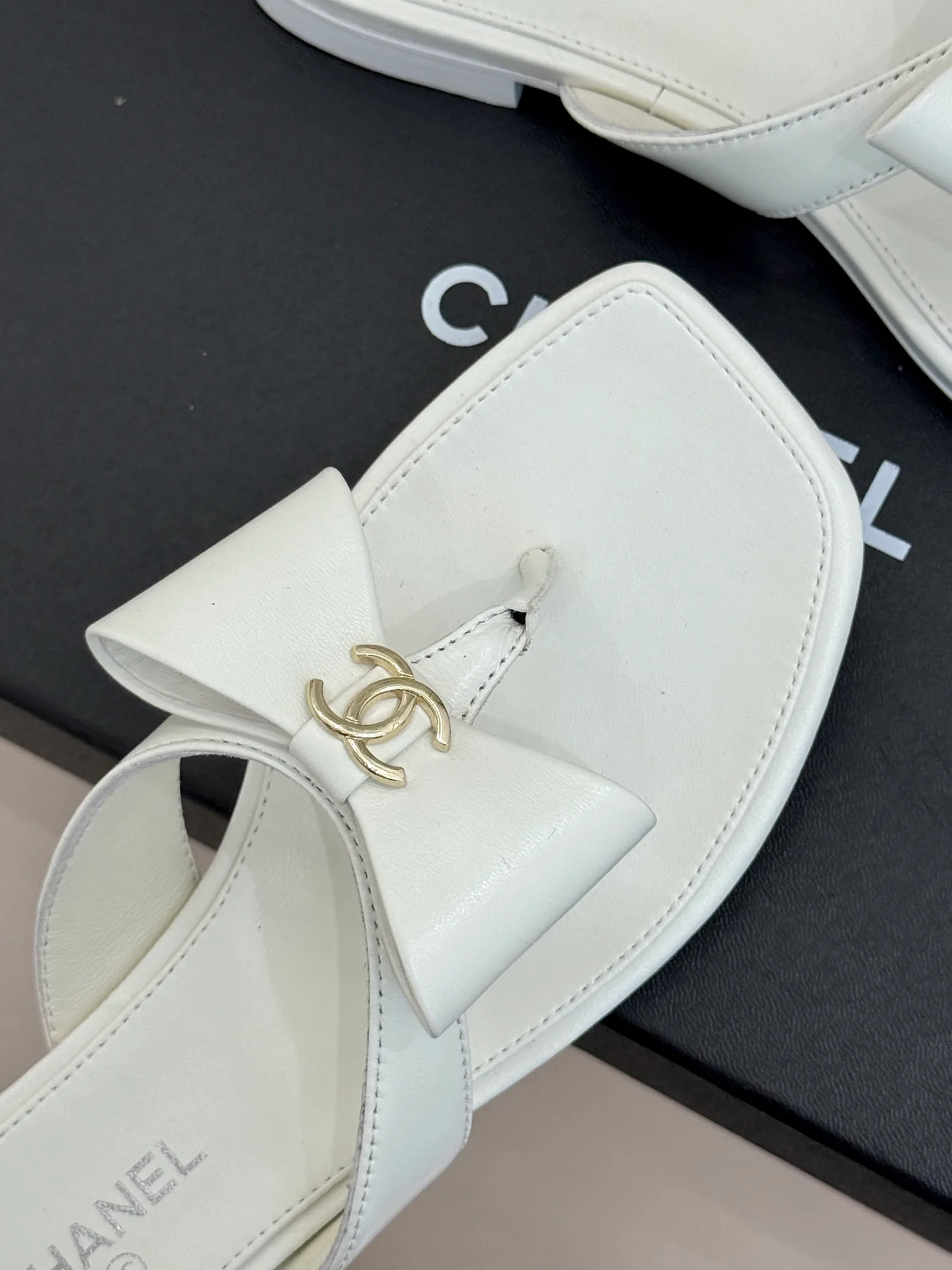 Шлепанцы Женские Chanel 16965746