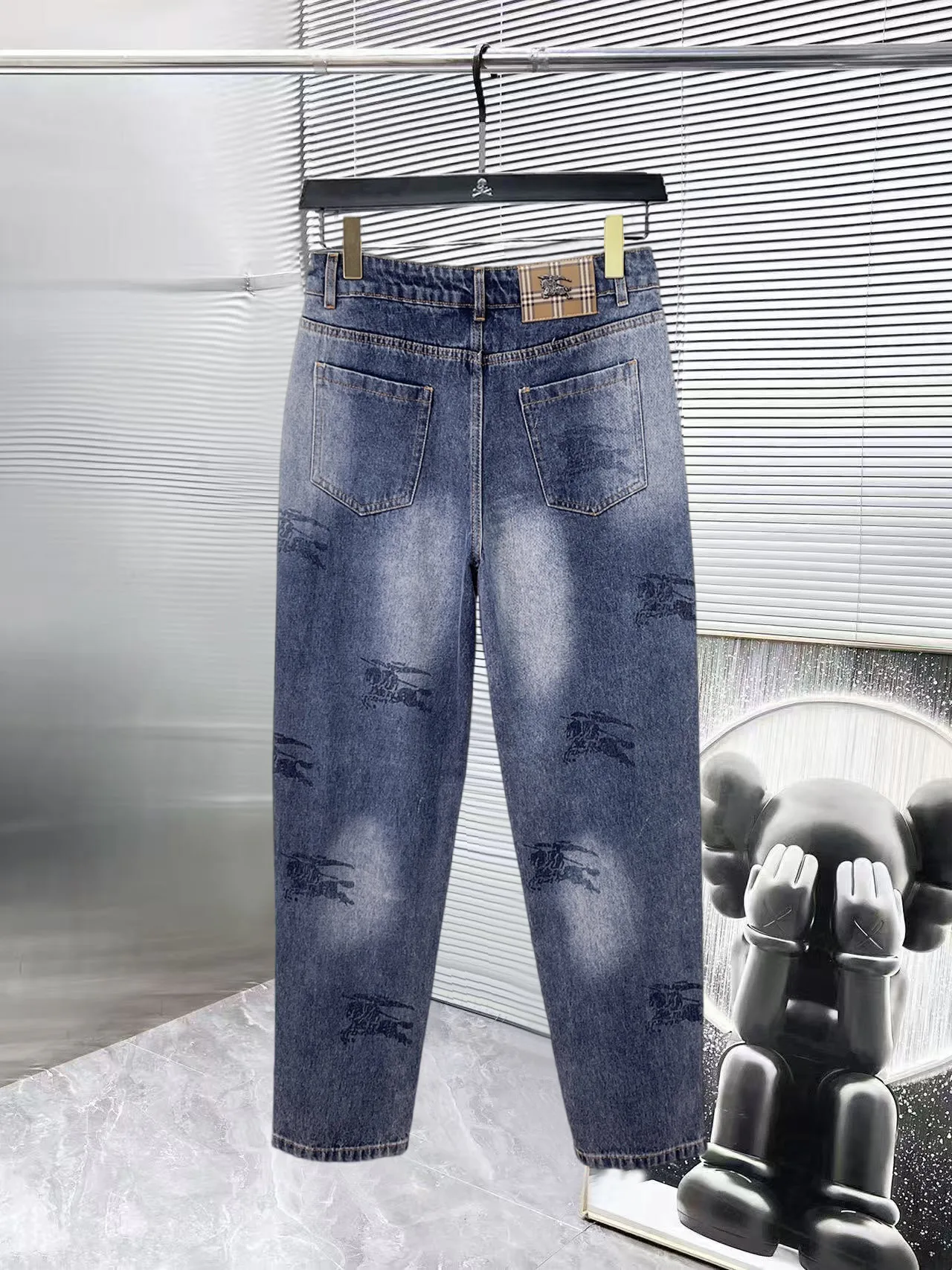Джинсы Мужские Burberry 18499659