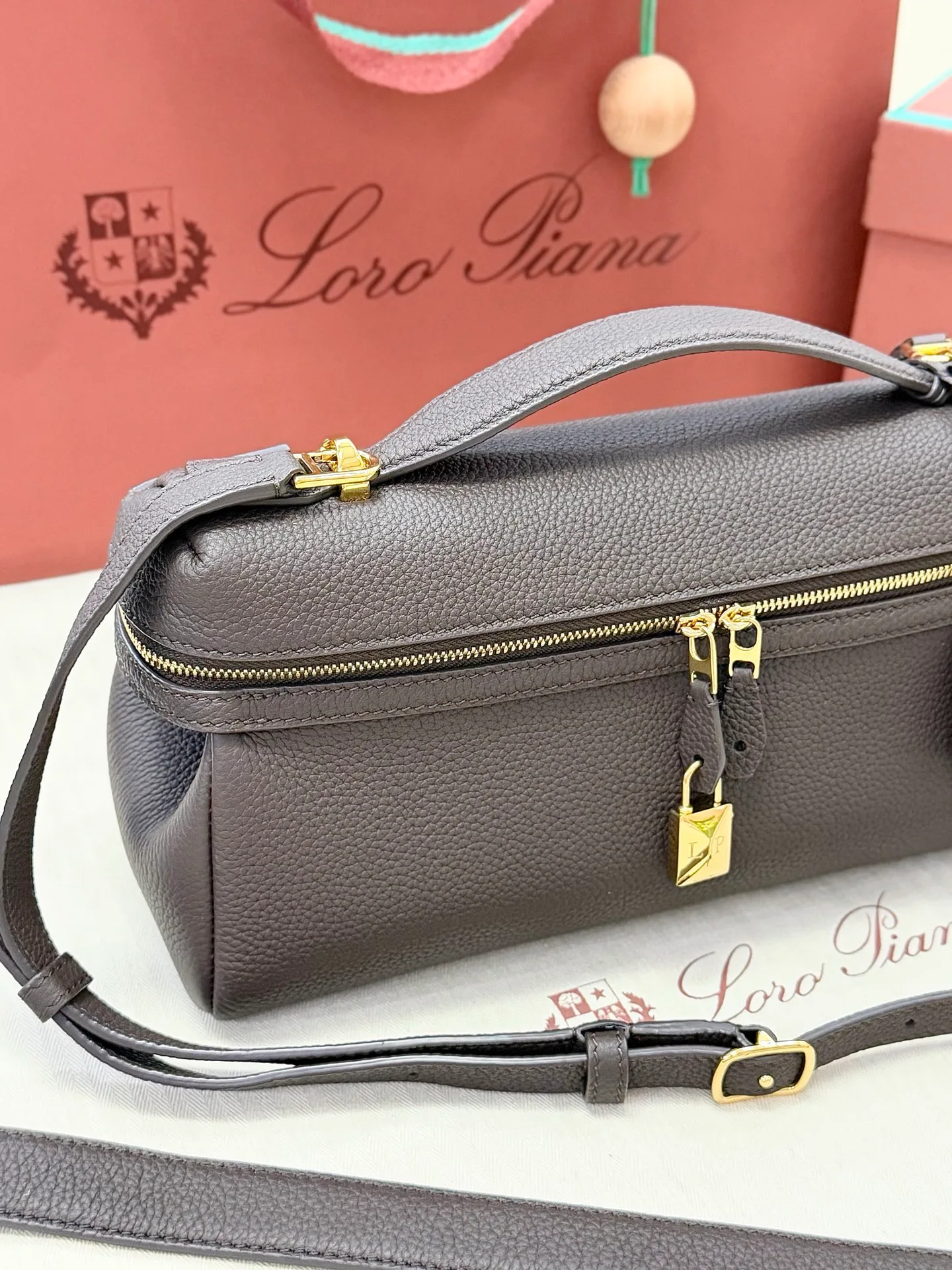 Классические Сумки Женские Loro Piana 17692349