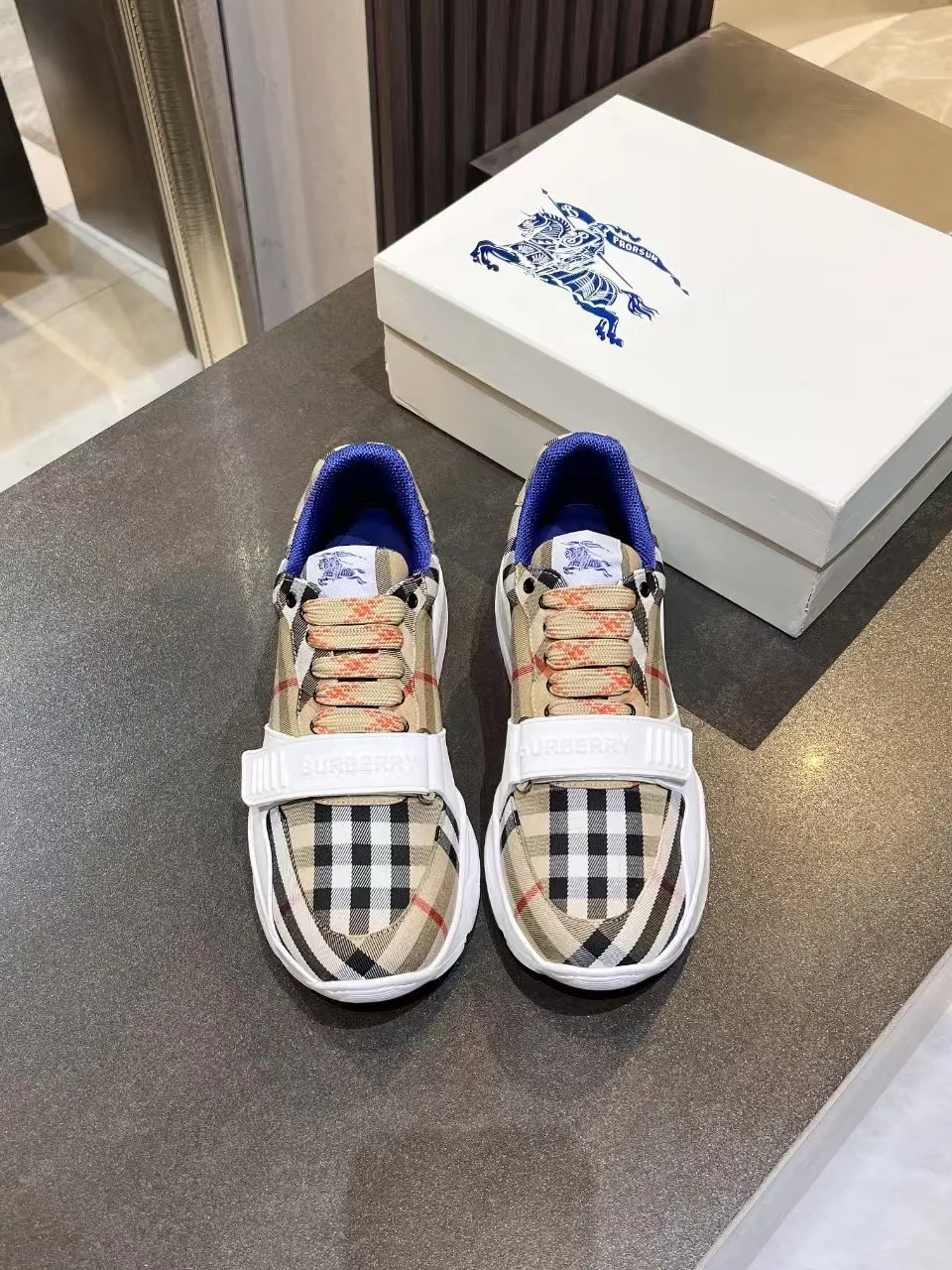 Кроссовки Женские Burberry 694286