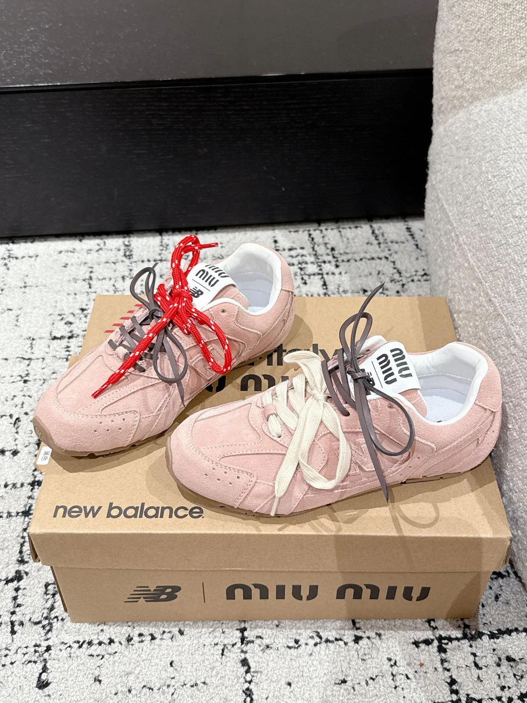 Кроссовки Женские Miu Miu 18409630