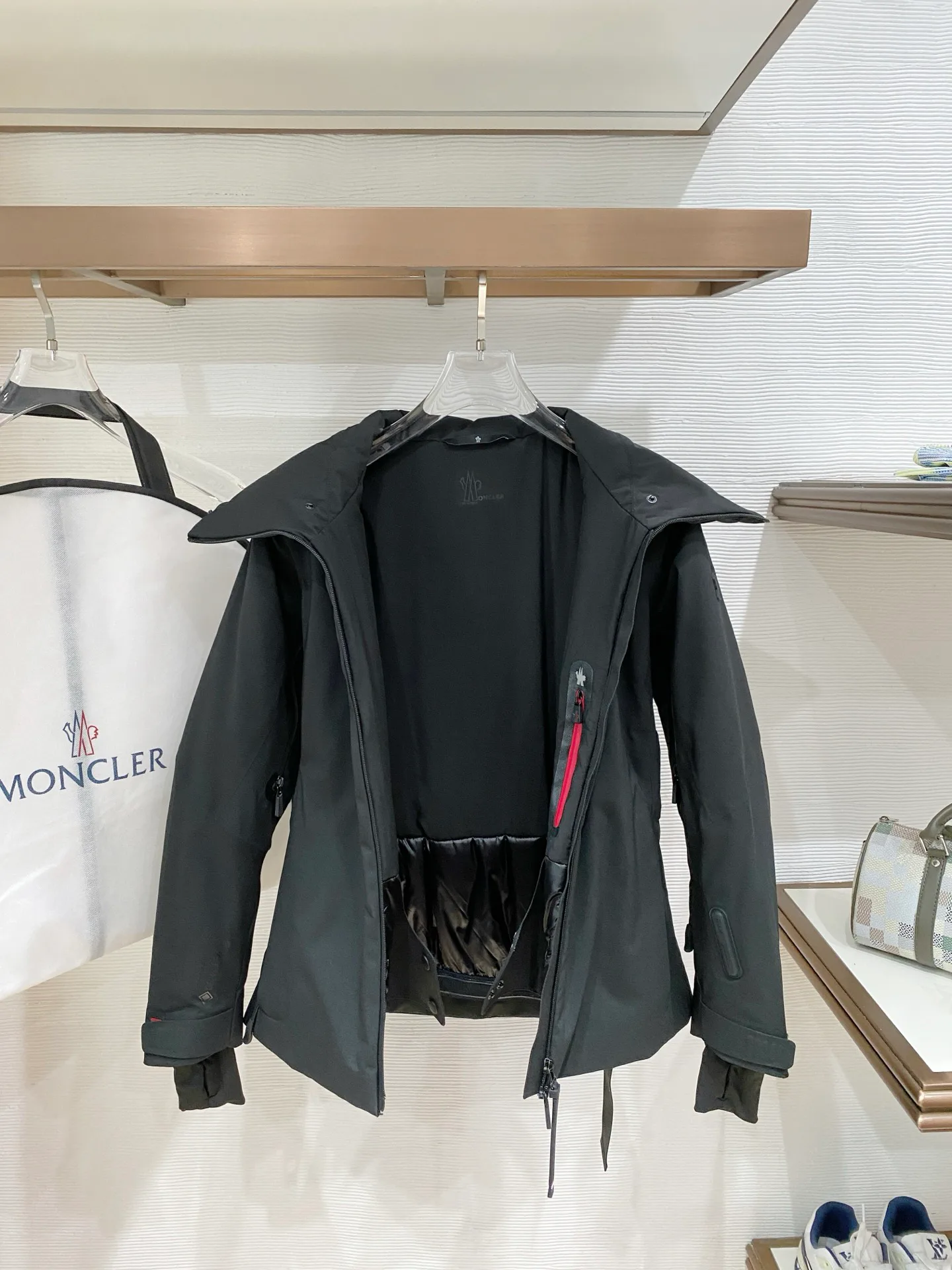 Куртки И Пуховики Женские Moncler 17717054