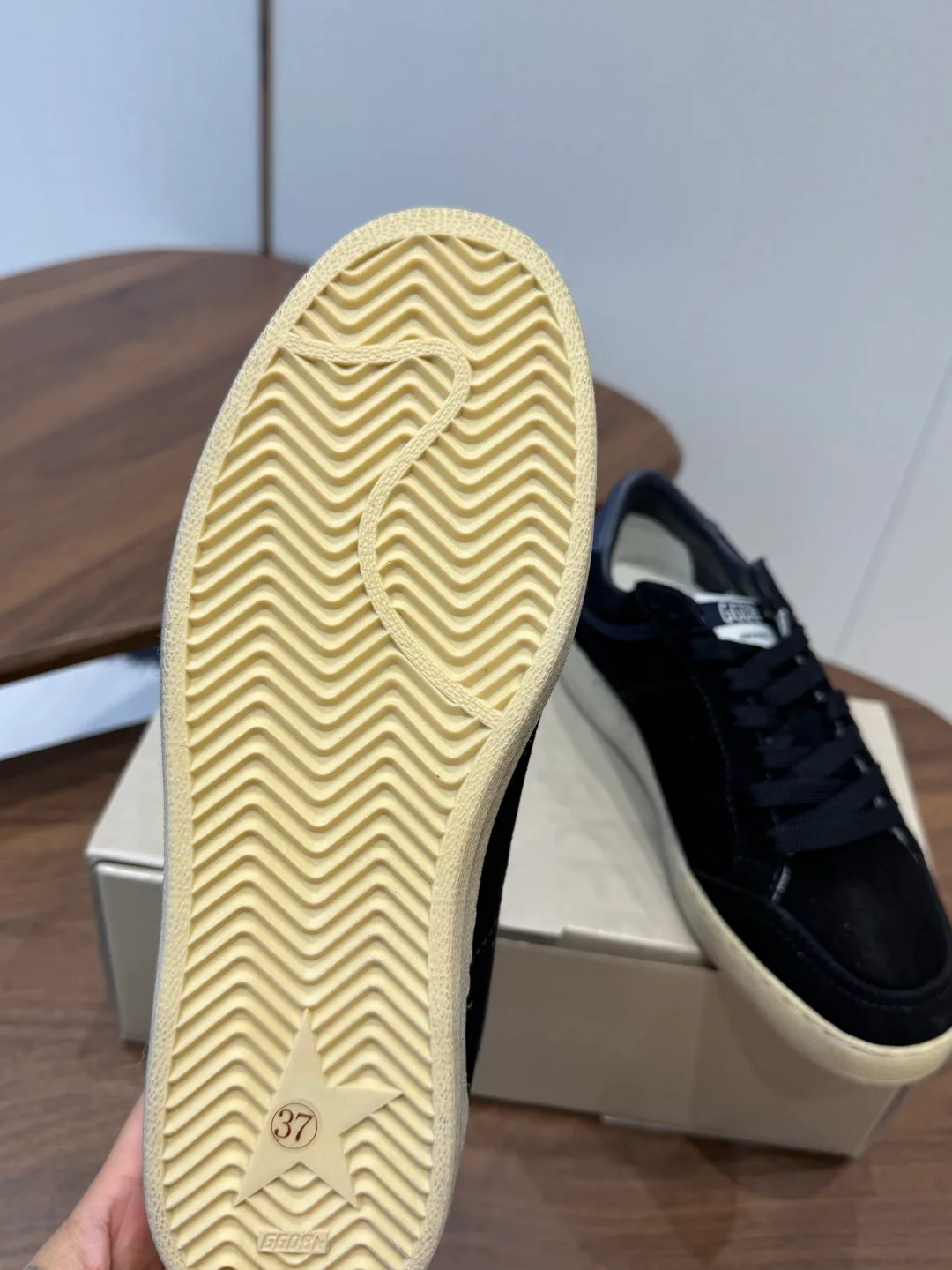 Кроссовки Женские Golden Goose 18357247