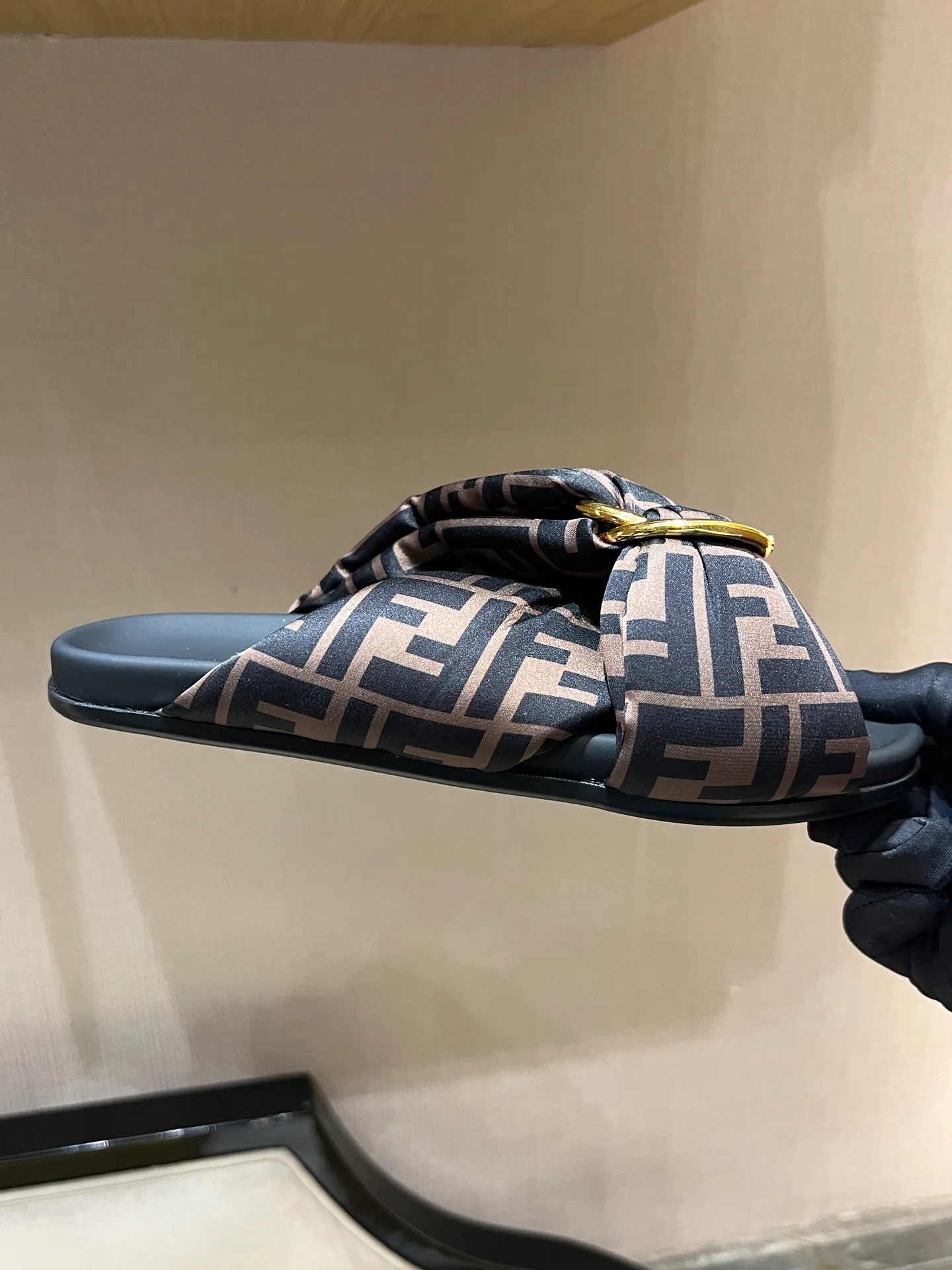 Шлепанцы Женские Fendi 68660