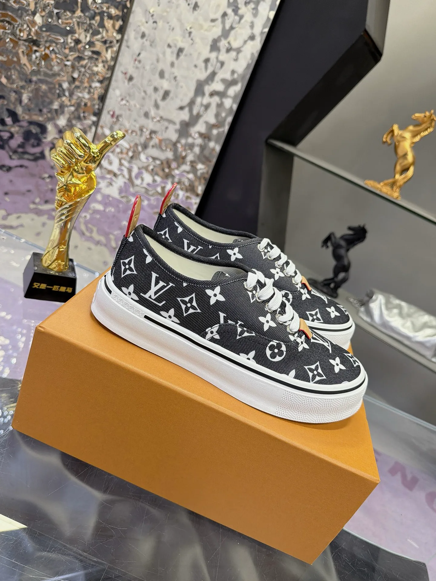 Кроссовки Мужские Louis Vuitton 17930908