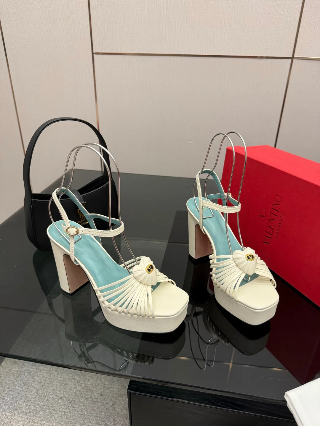 Босоножки Женские Valentino 5052051