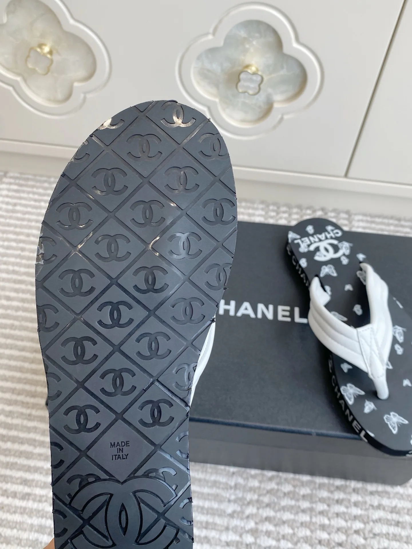 Шлепанцы Женские Chanel 11909738