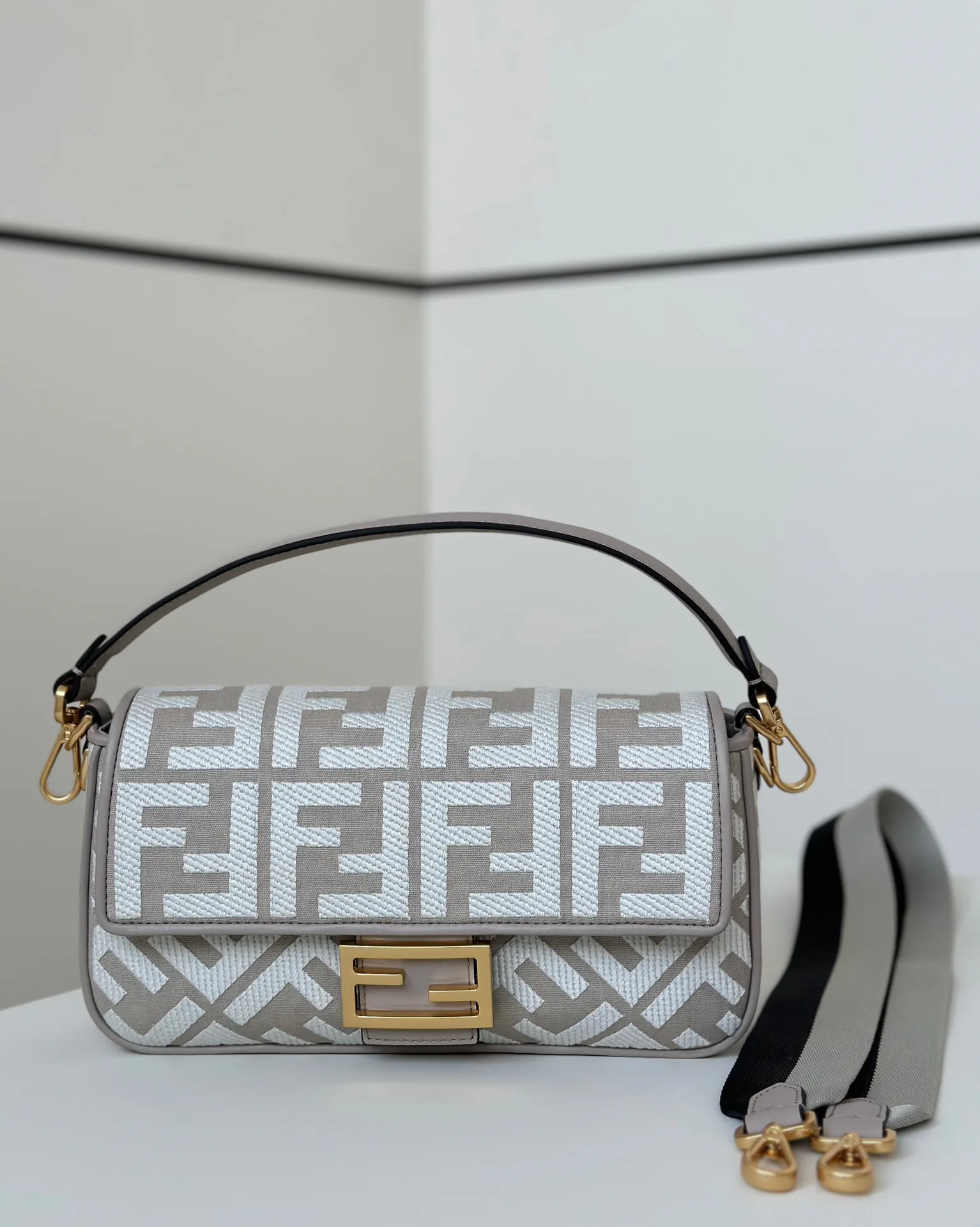 Классические Сумки Женские Fendi 18116176