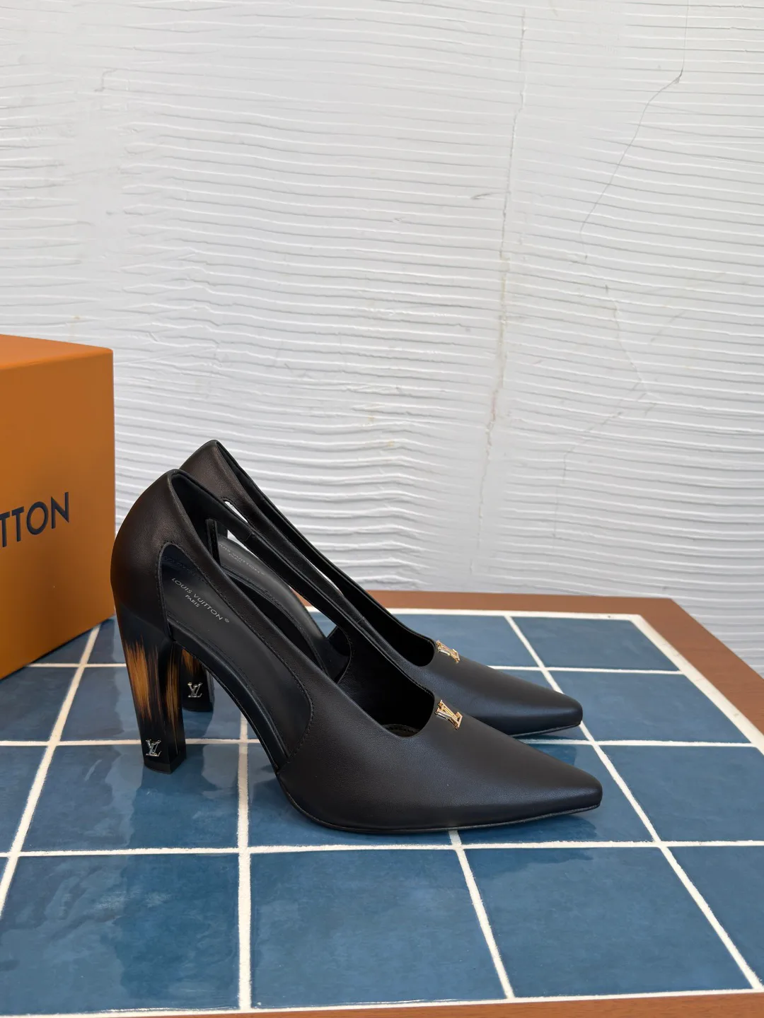 Туфли Женские Louis Vuitton 18604376