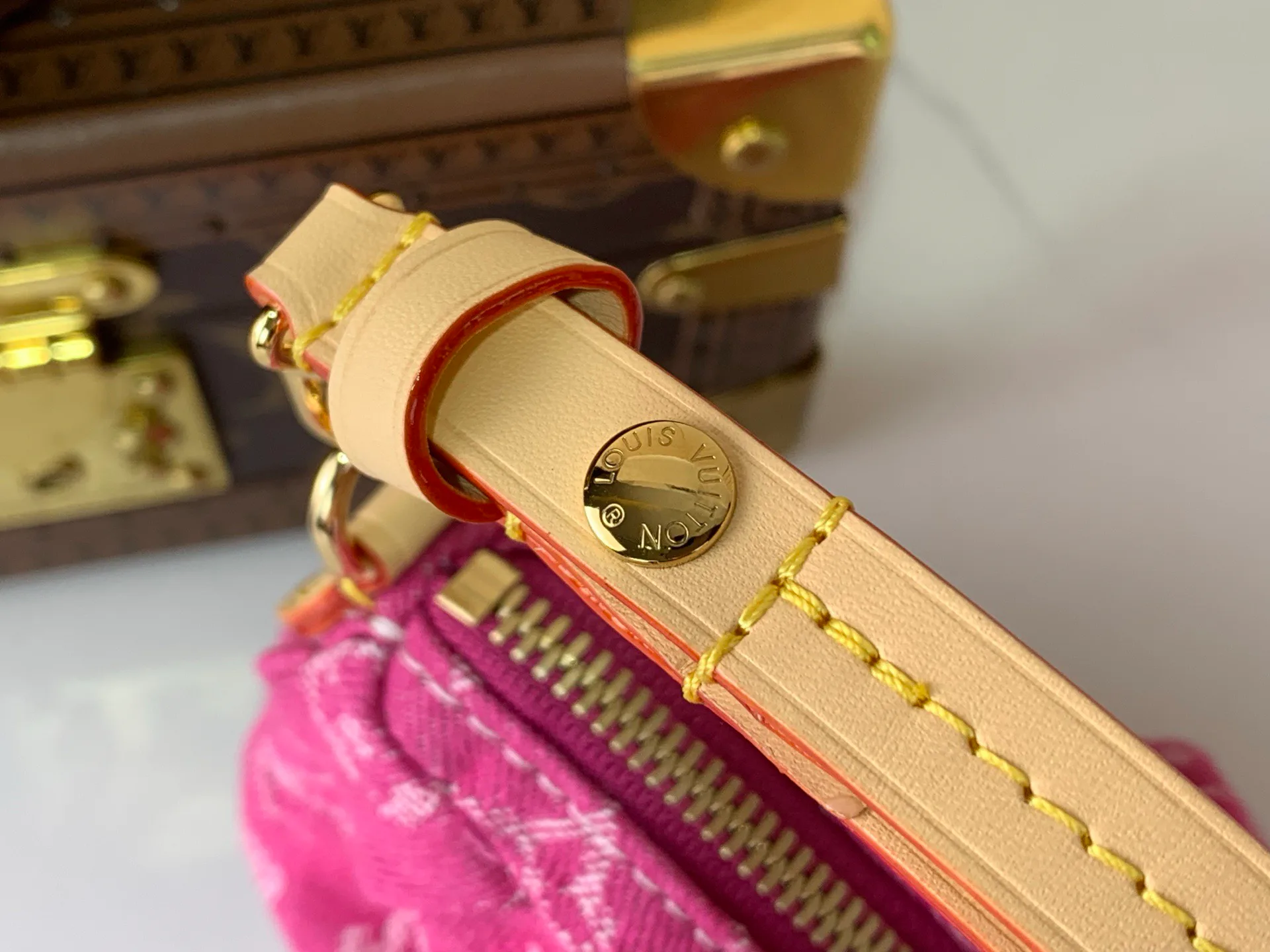 Клатчи Женские Louis Vuitton 12798954