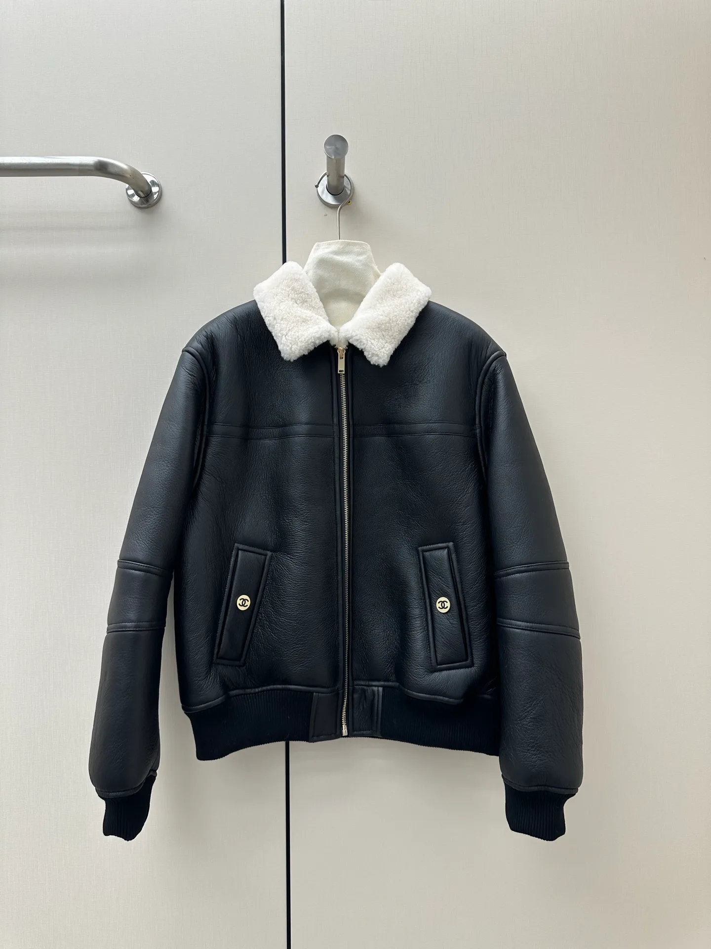 Кожаные Куртки И Дублёнки Женские Chanel 18605689