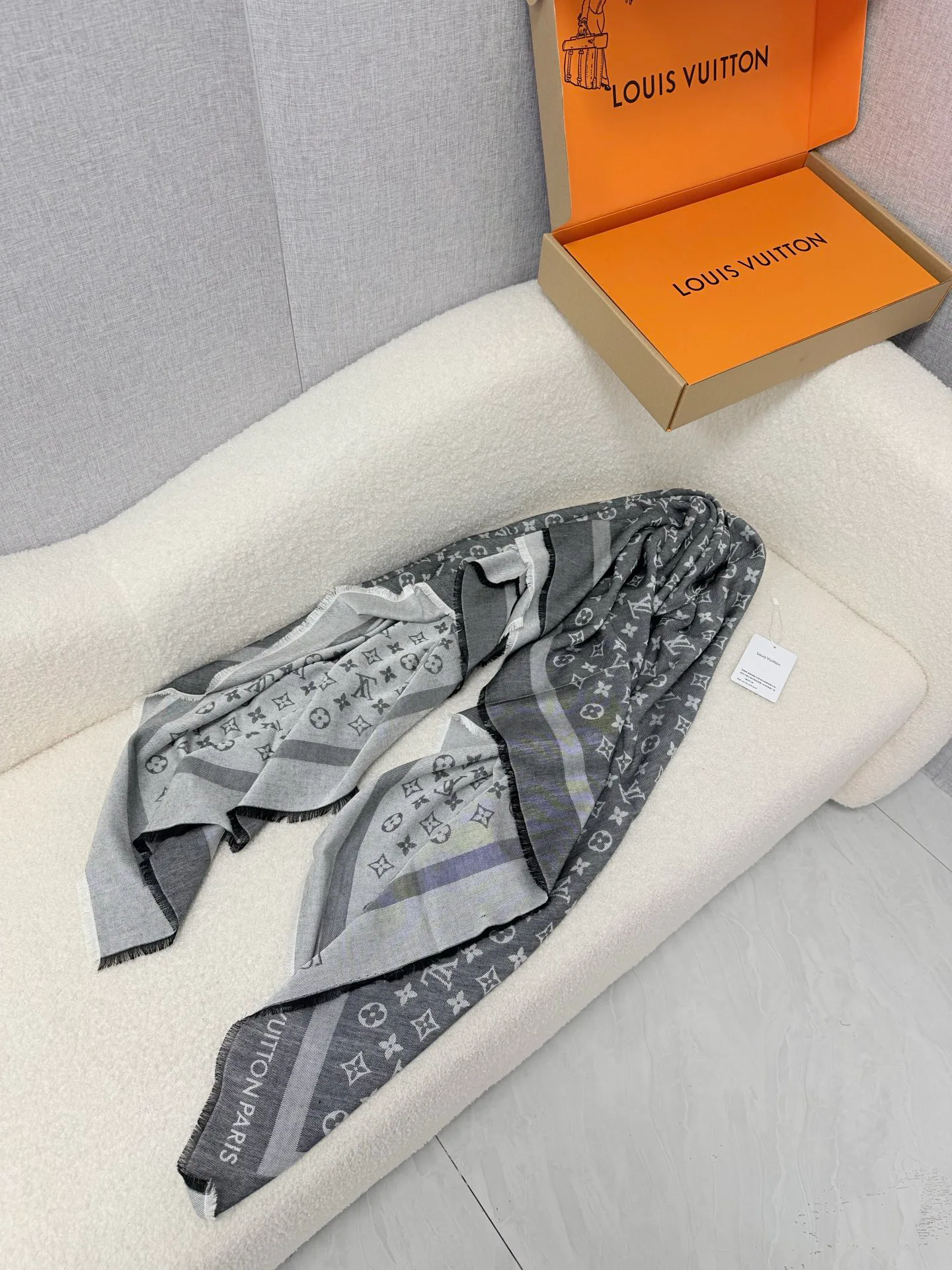 Шарфы Louis Vuitton 18003377