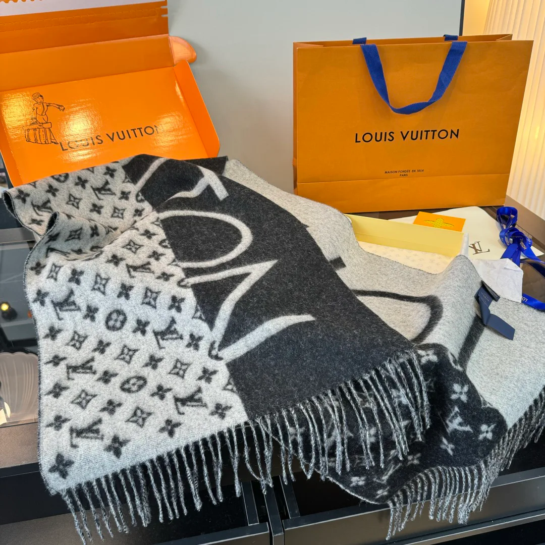Шарфы Louis Vuitton 18627237