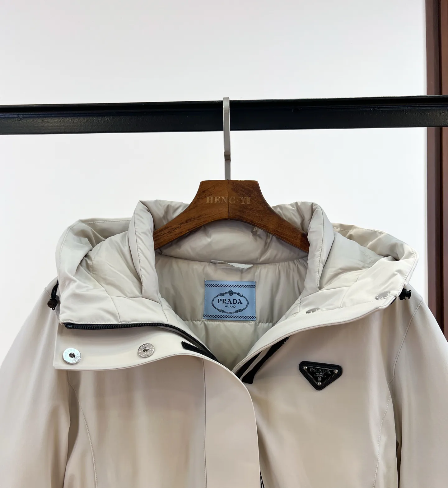 Куртки И Пуховики Женские Prada 19813486