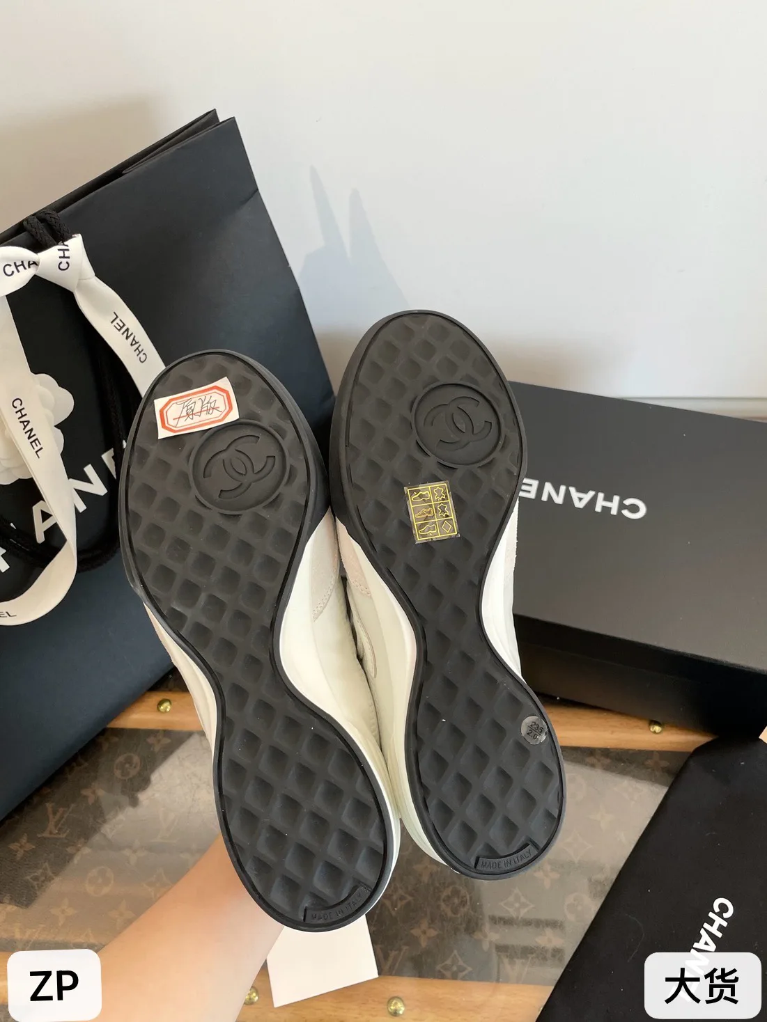 Кроссовки Женские Gucci 529726