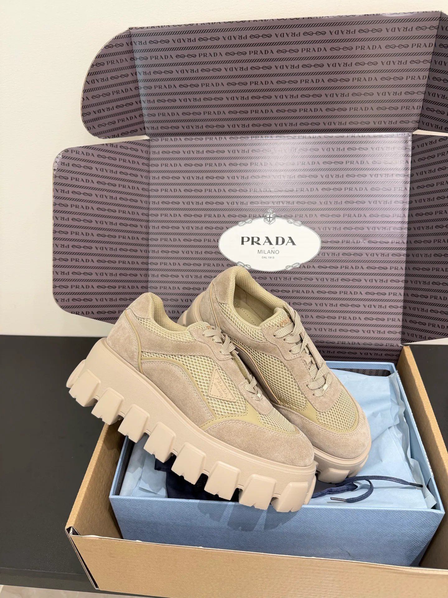 Кроссовки Женские Prada 18933601