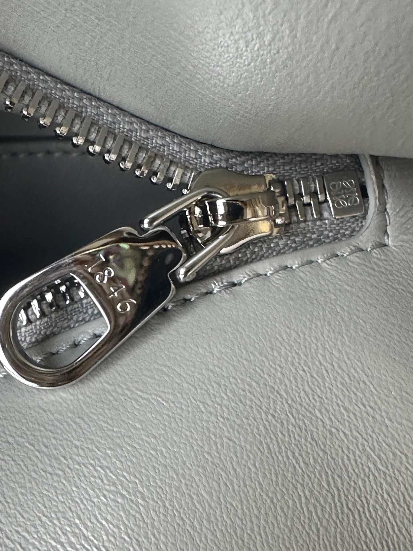 Классические Сумки Женские Loewe 1889651