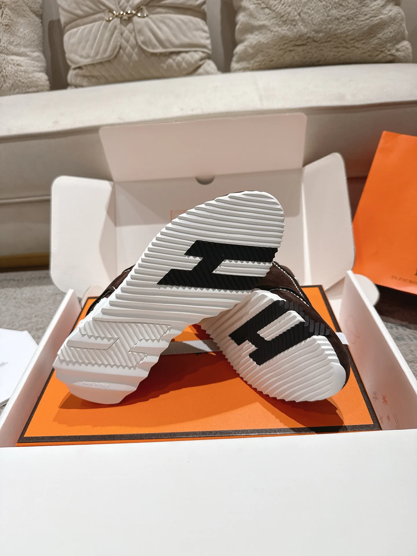 Кроссовки Женские Hermes 17467529