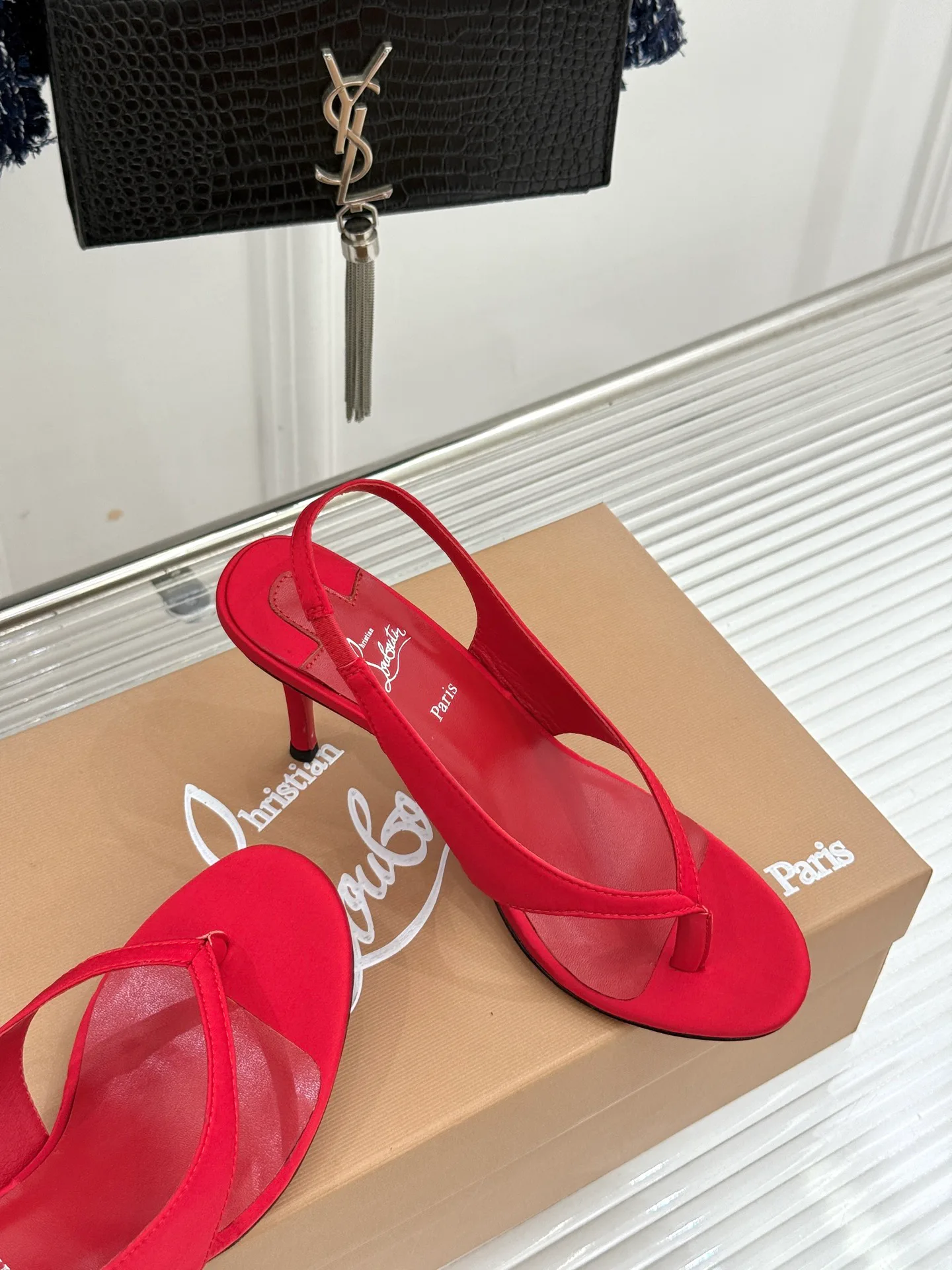 Босоножки Женские Christian Louboutin 18575746