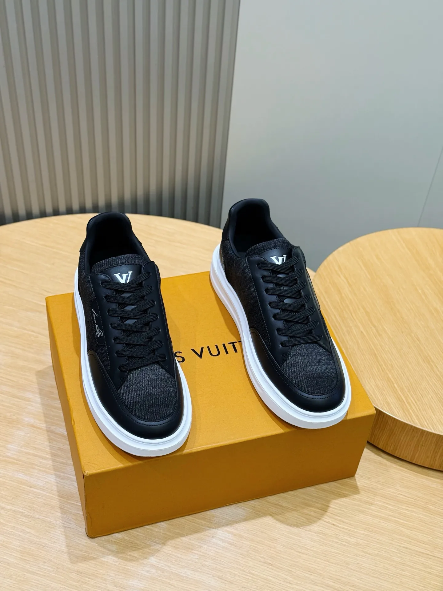 Кроссовки Мужские Louis Vuitton 19548874