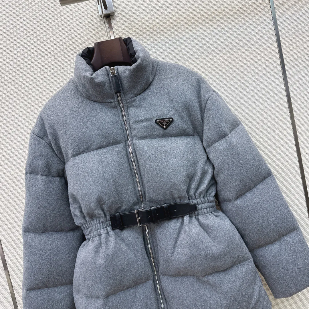 Куртки И Пуховики Женские Prada 18629386
