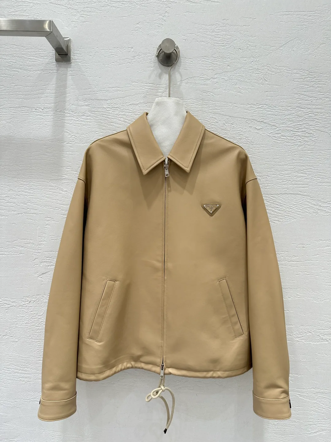 Кожаные Куртки И Дублёнки Женские Prada 1824192