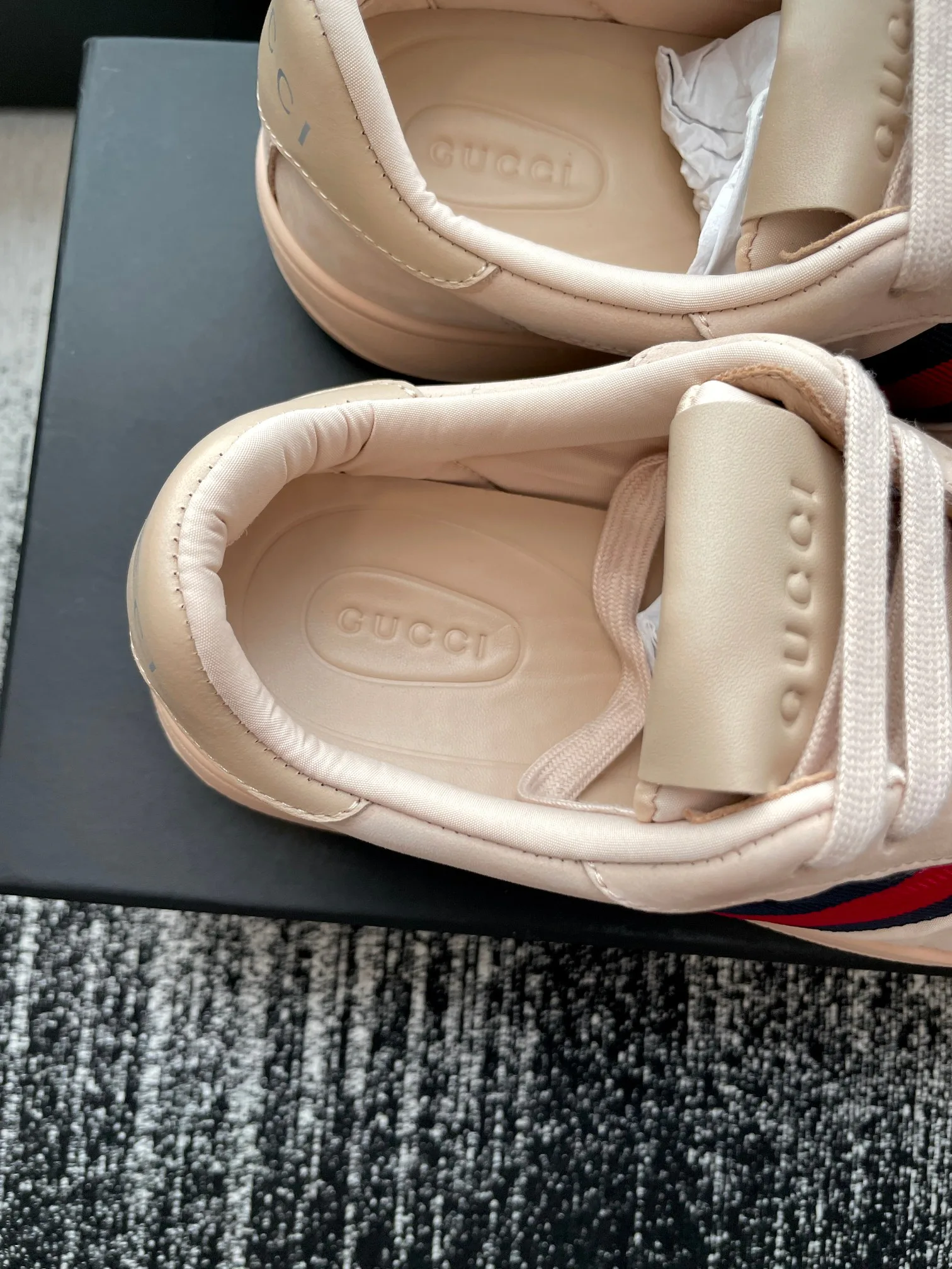 Кроссовки Женские Gucci 18447994