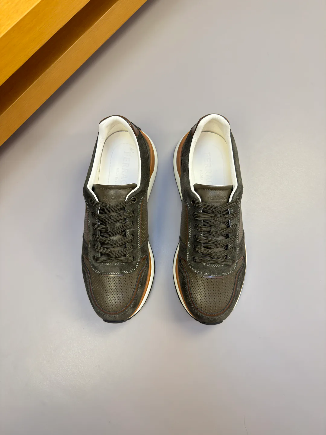 Кроссовки Мужские Salvatore Ferragamo 19811361