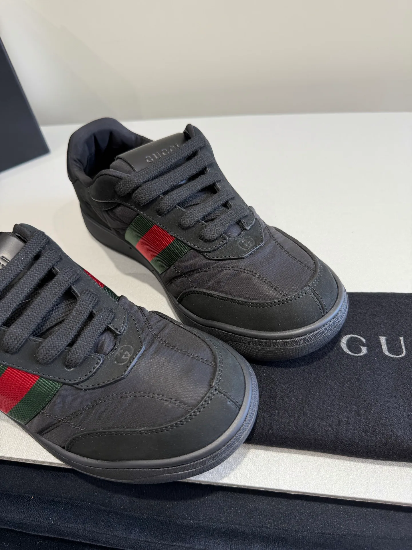 Кроссовки Женские Gucci 18369664