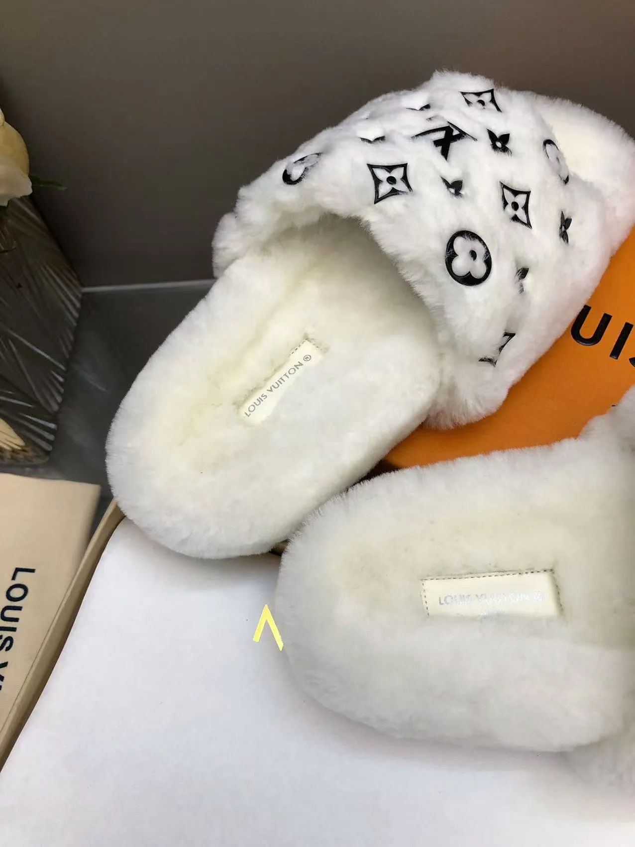 Тапочки Женские Louis Vuitton Тапочки Женские Louis Vuitton