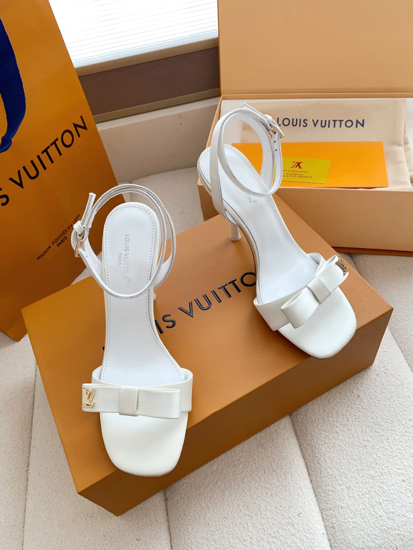 Босоножки Женские Louis Vuitton 13084435