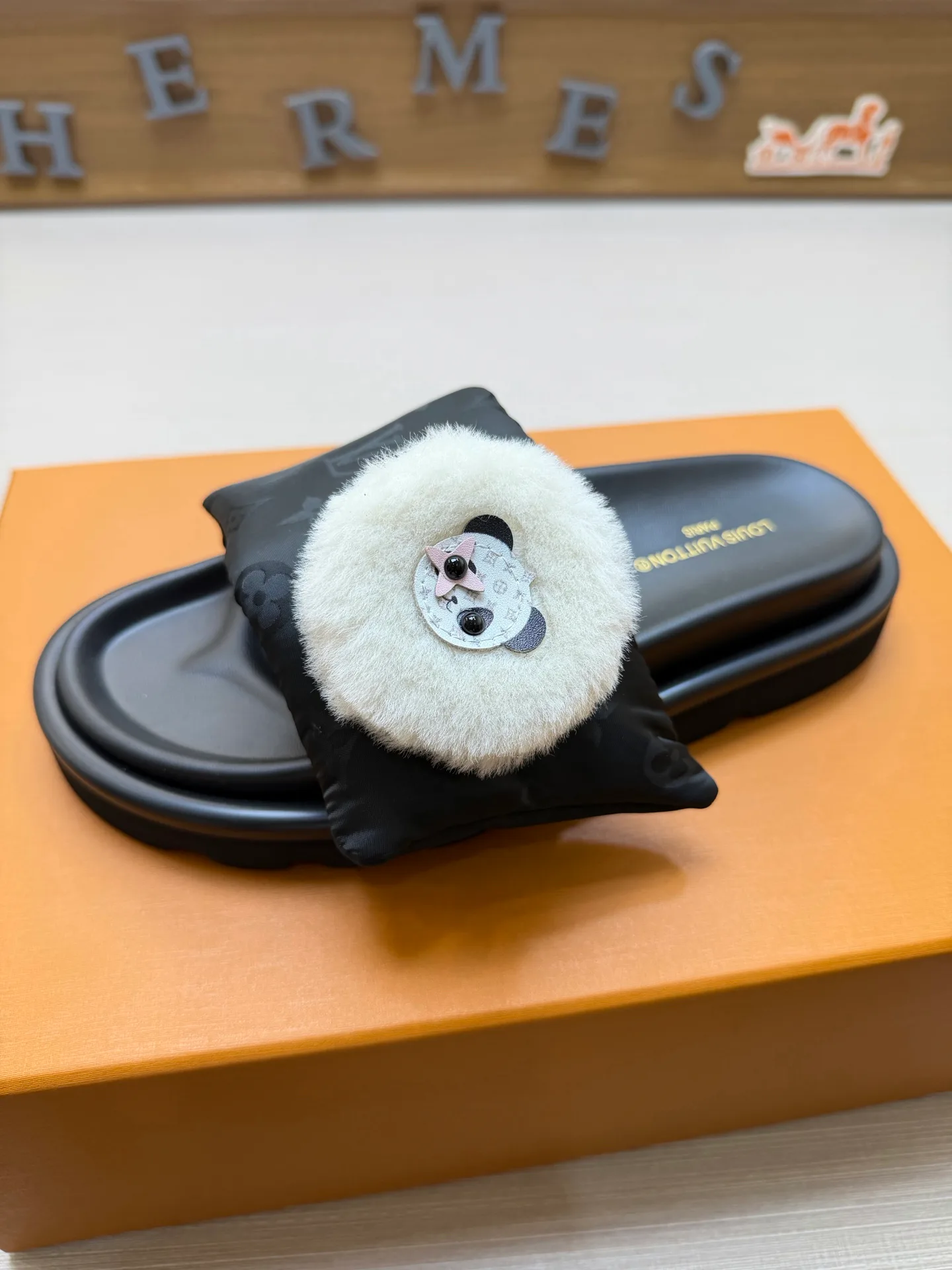 Шлепанцы Женские Louis Vuitton 18011819