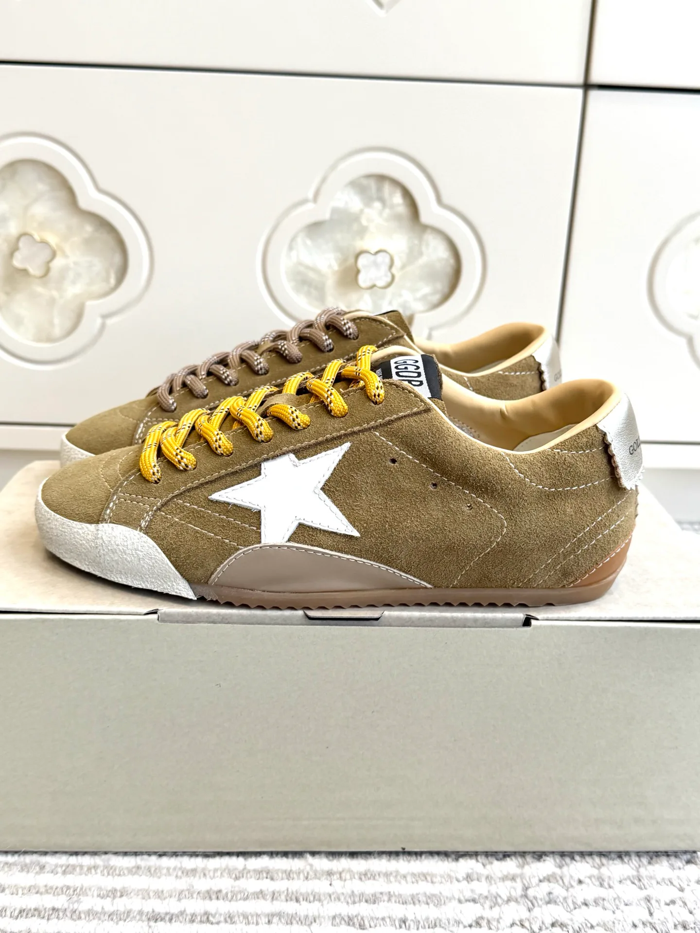 Кроссовки Женские Golden Goose 18360512