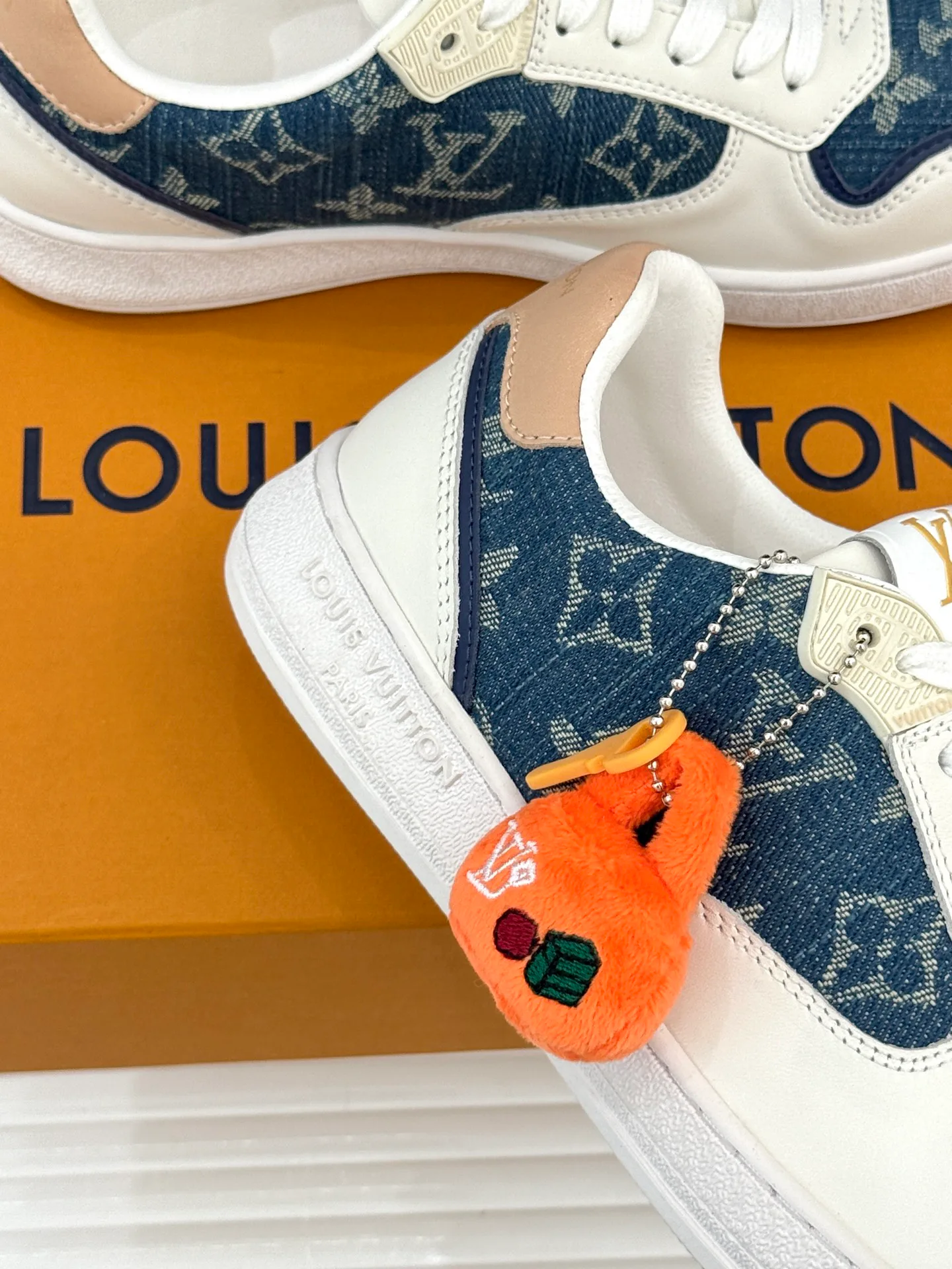 Кроссовки Женские Louis Vuitton 18036321