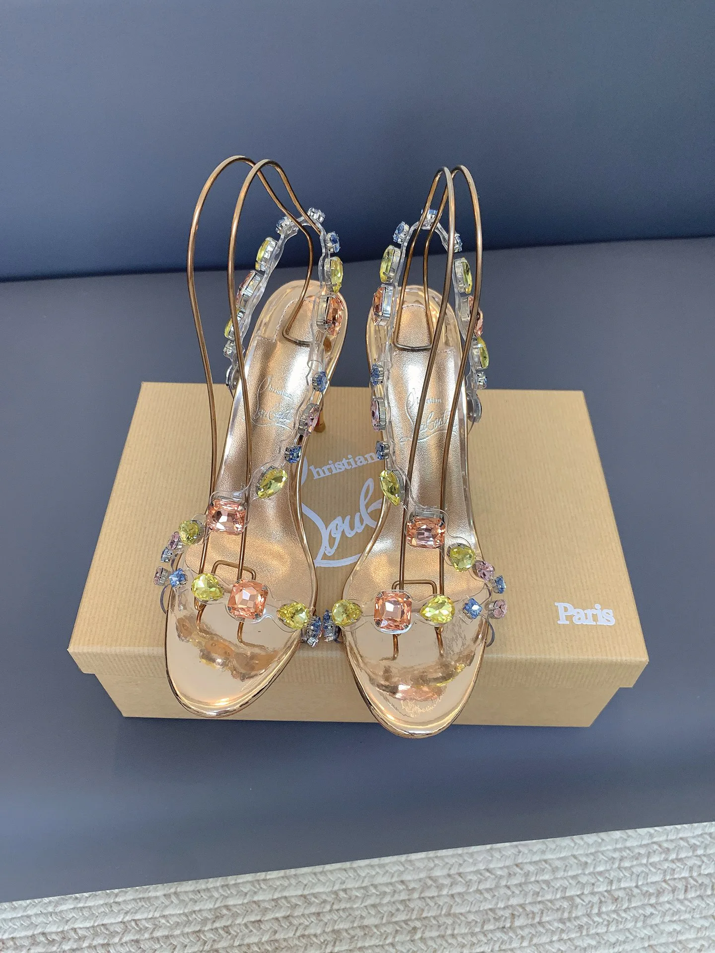Босоножки Женские Christian Louboutin 17656589