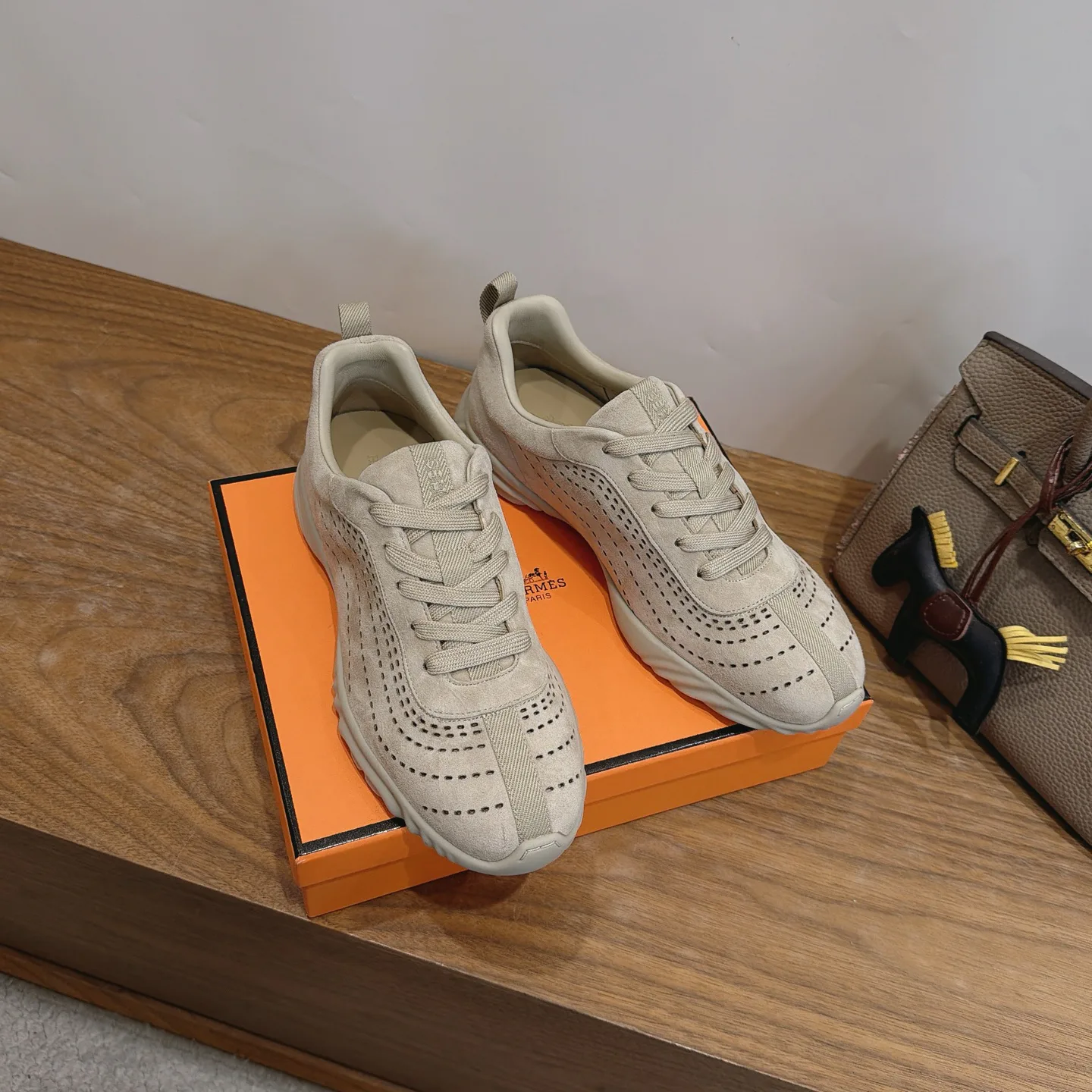 Кроссовки Женские Hermes 18729786