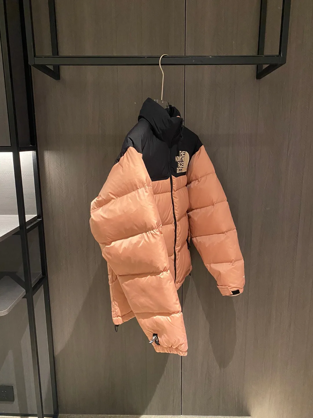 Пуховики Женские The North Face Пуховики Женские The North Face