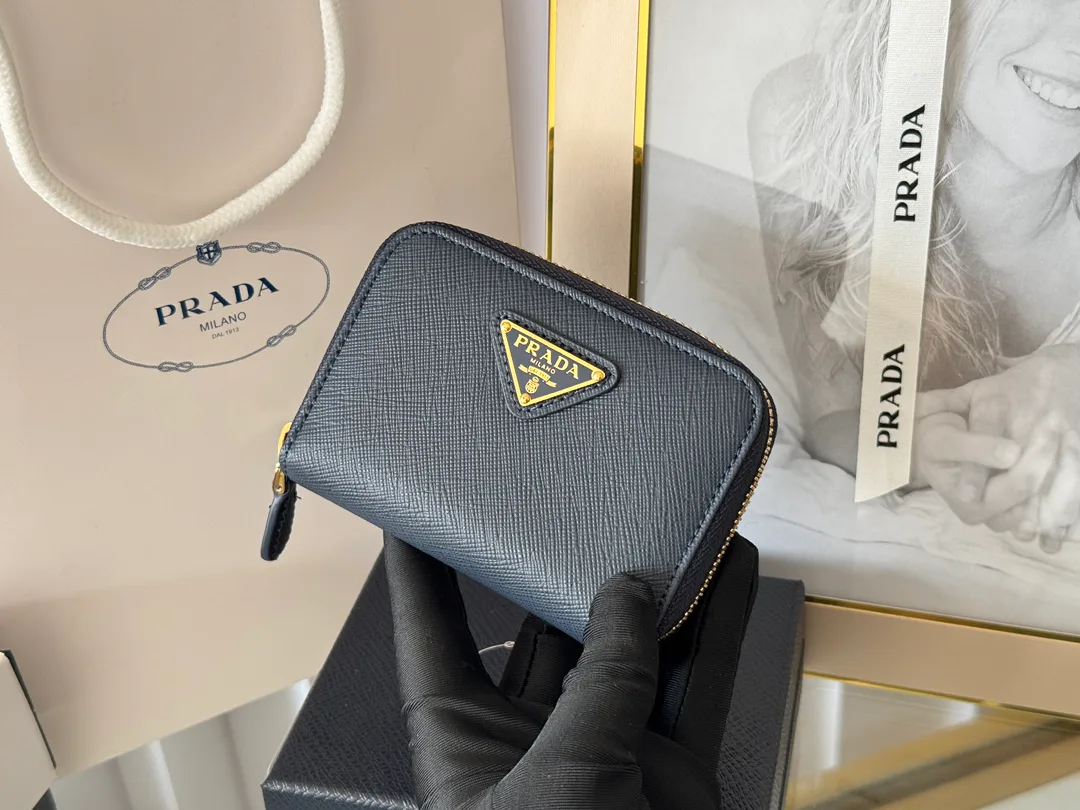 Клатчи Женские Prada 17999925