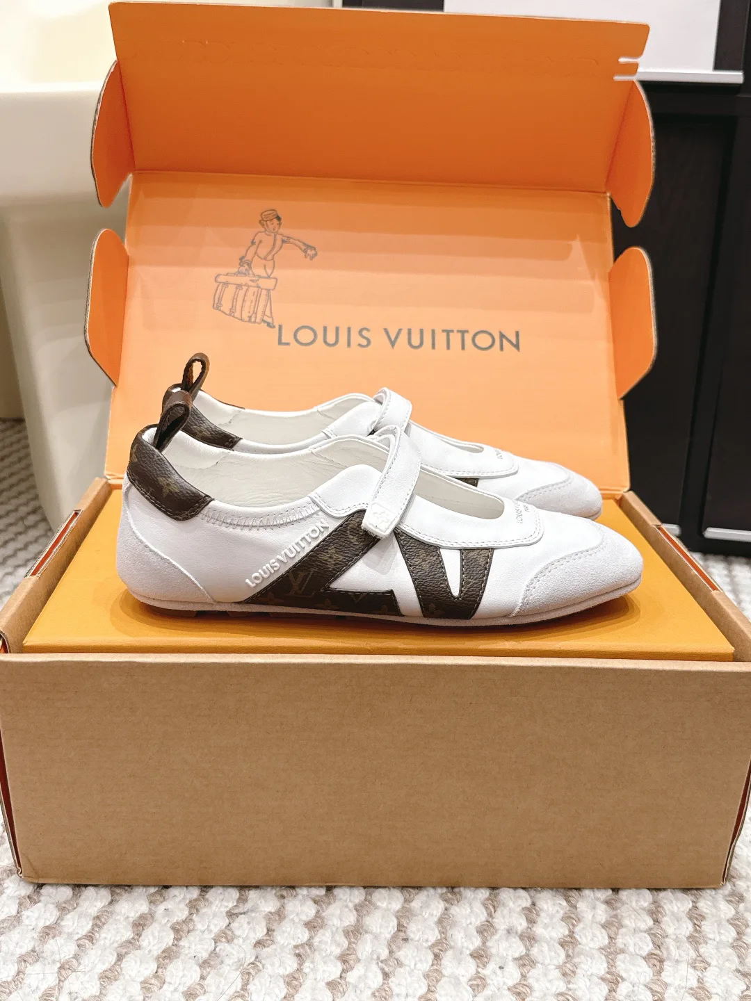 Кроссовки Женские Louis Vuitton 11518535