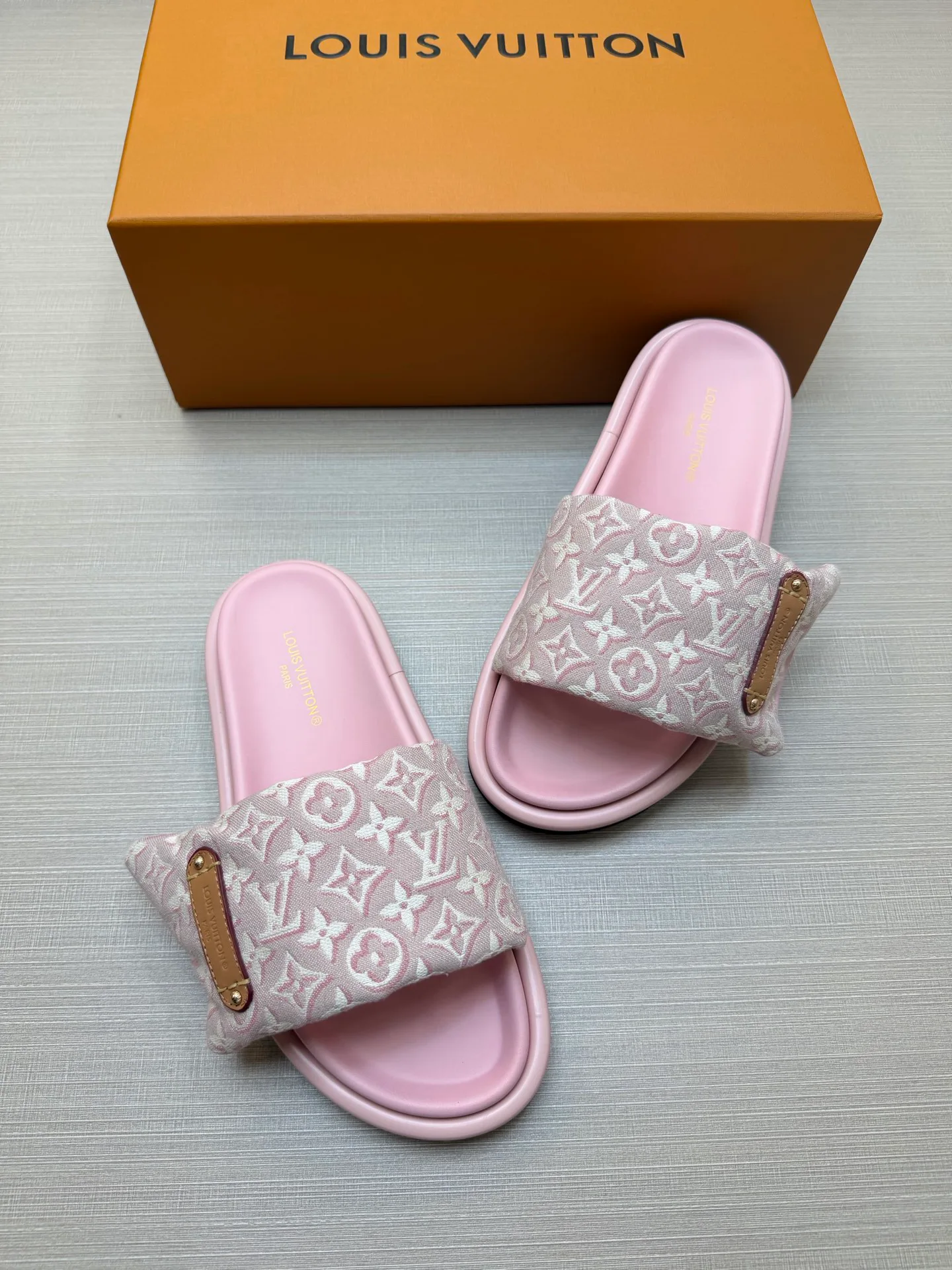 Шлепанцы Женские Louis Vuitton 18011829