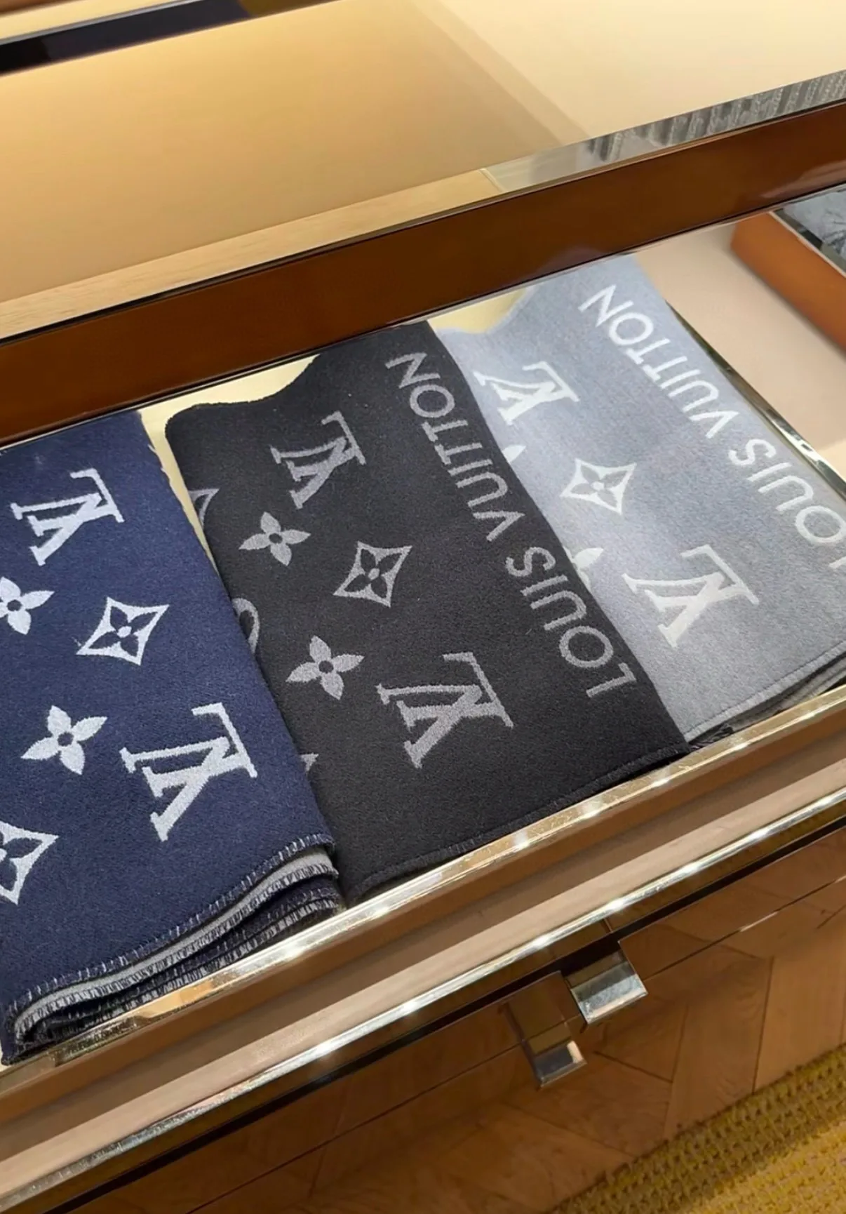 Шарфы Louis Vuitton 463726