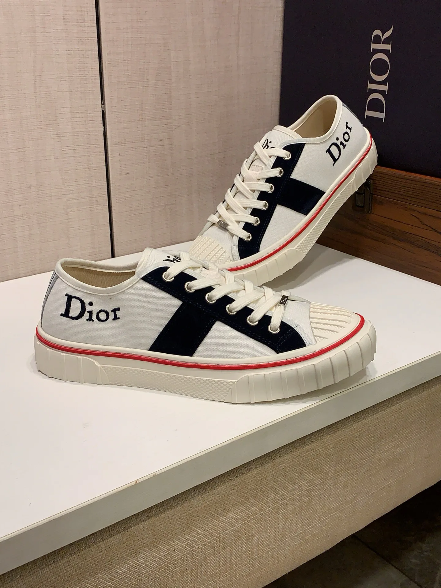Кроссовки Женские Christian Dior 18247726