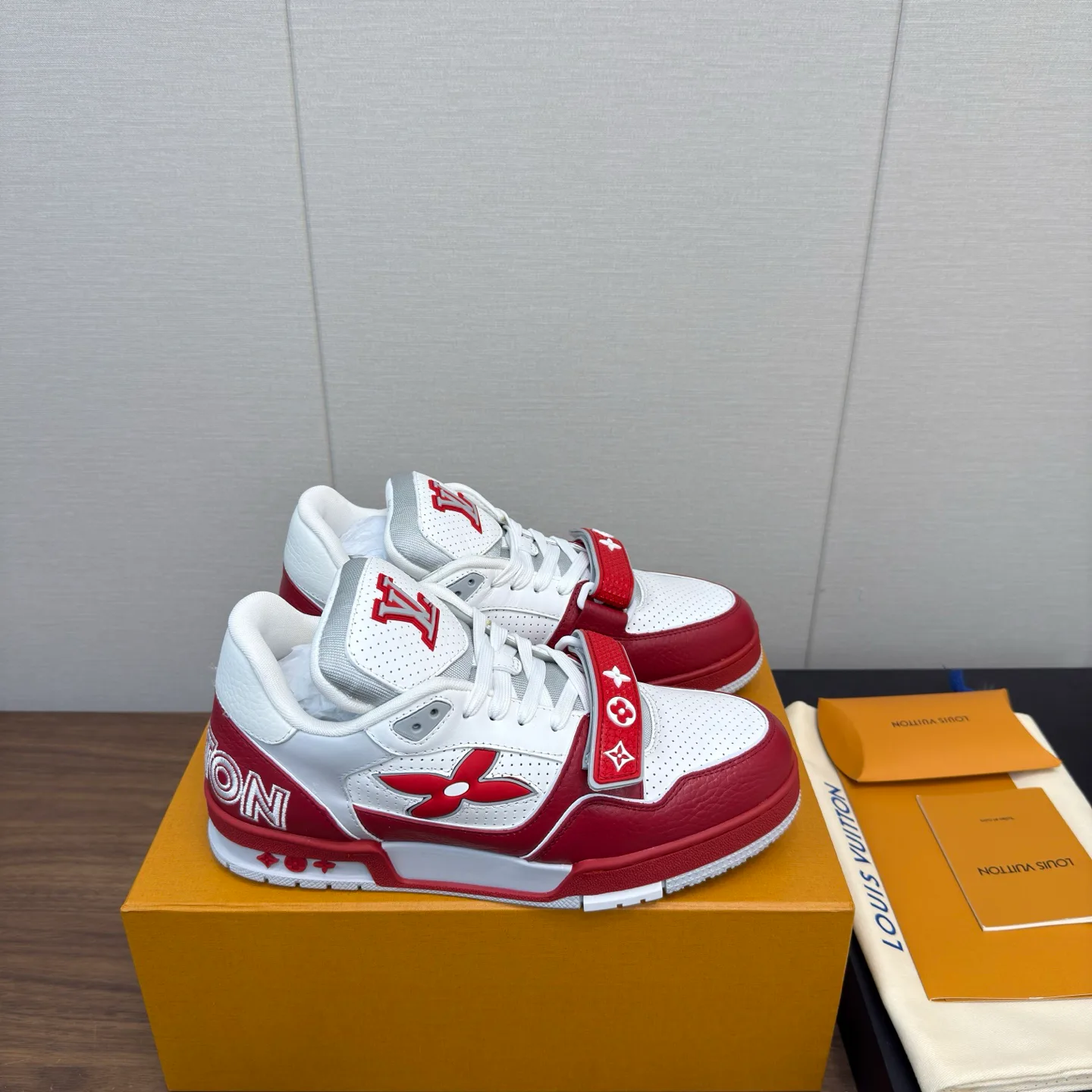 Кроссовки Женские Louis Vuitton 4318165