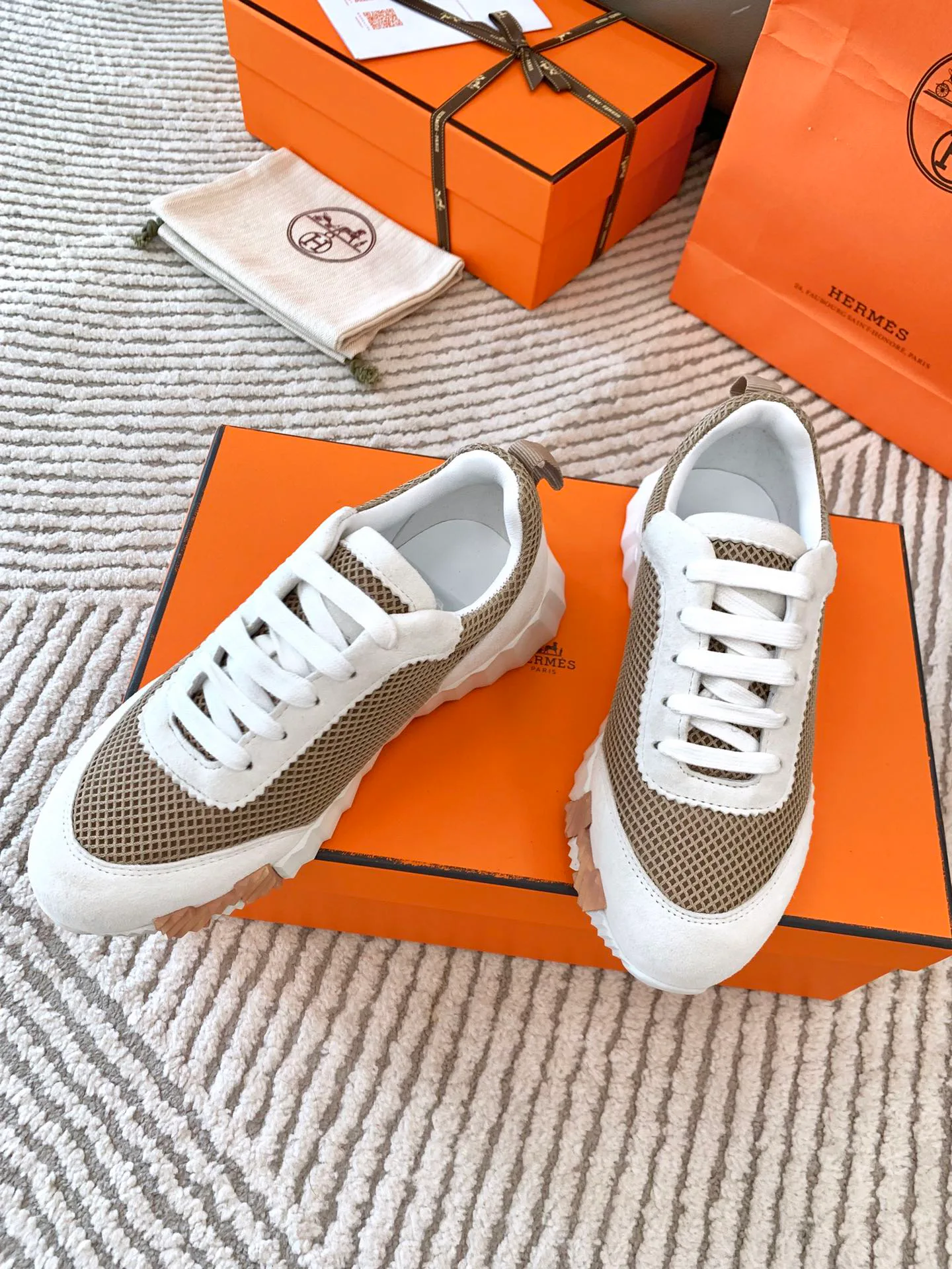 Кроссовки Женские Hermes 18485823
