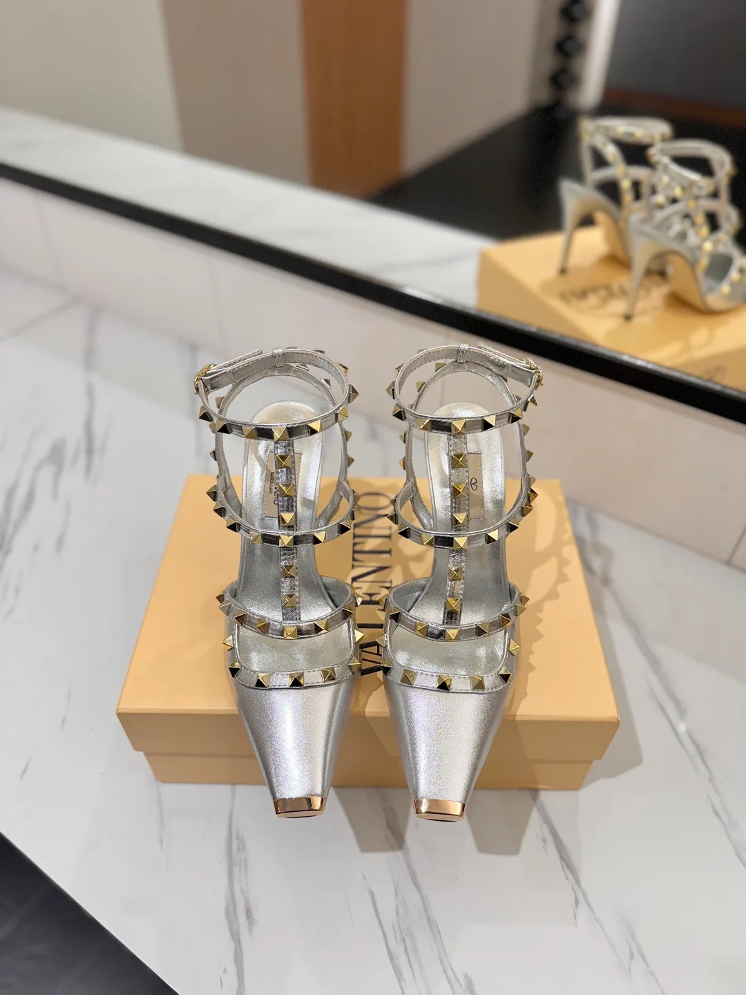 Босоножки Женские Valentino 17366652